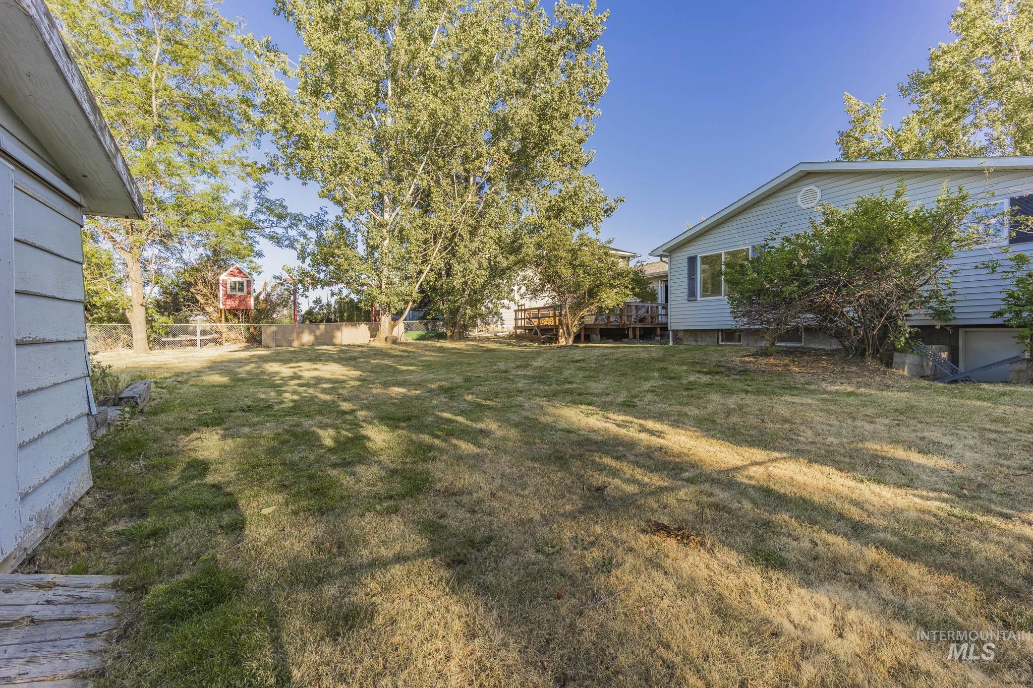 733 Maple Street