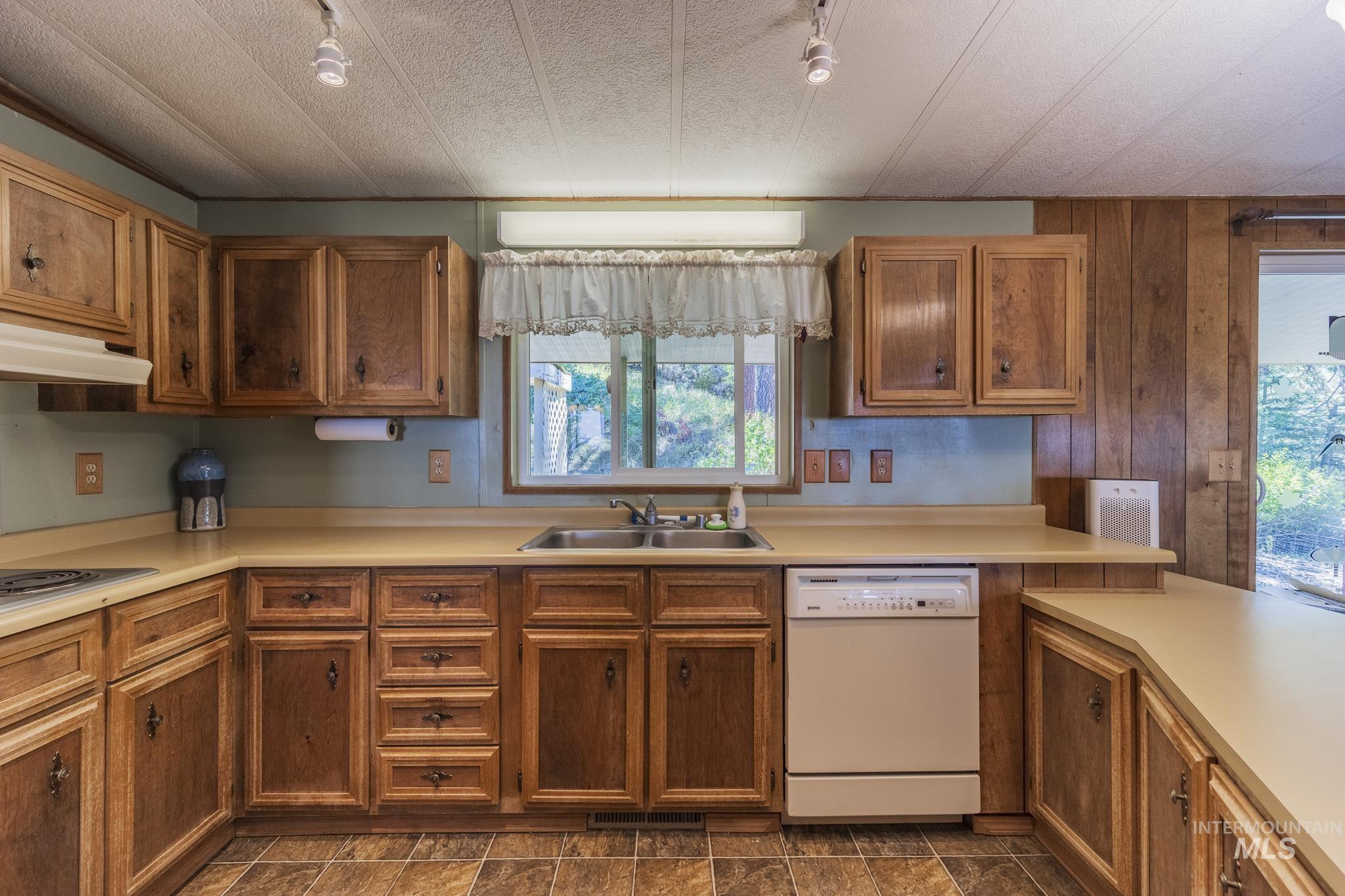 40740 Bobcat Ln