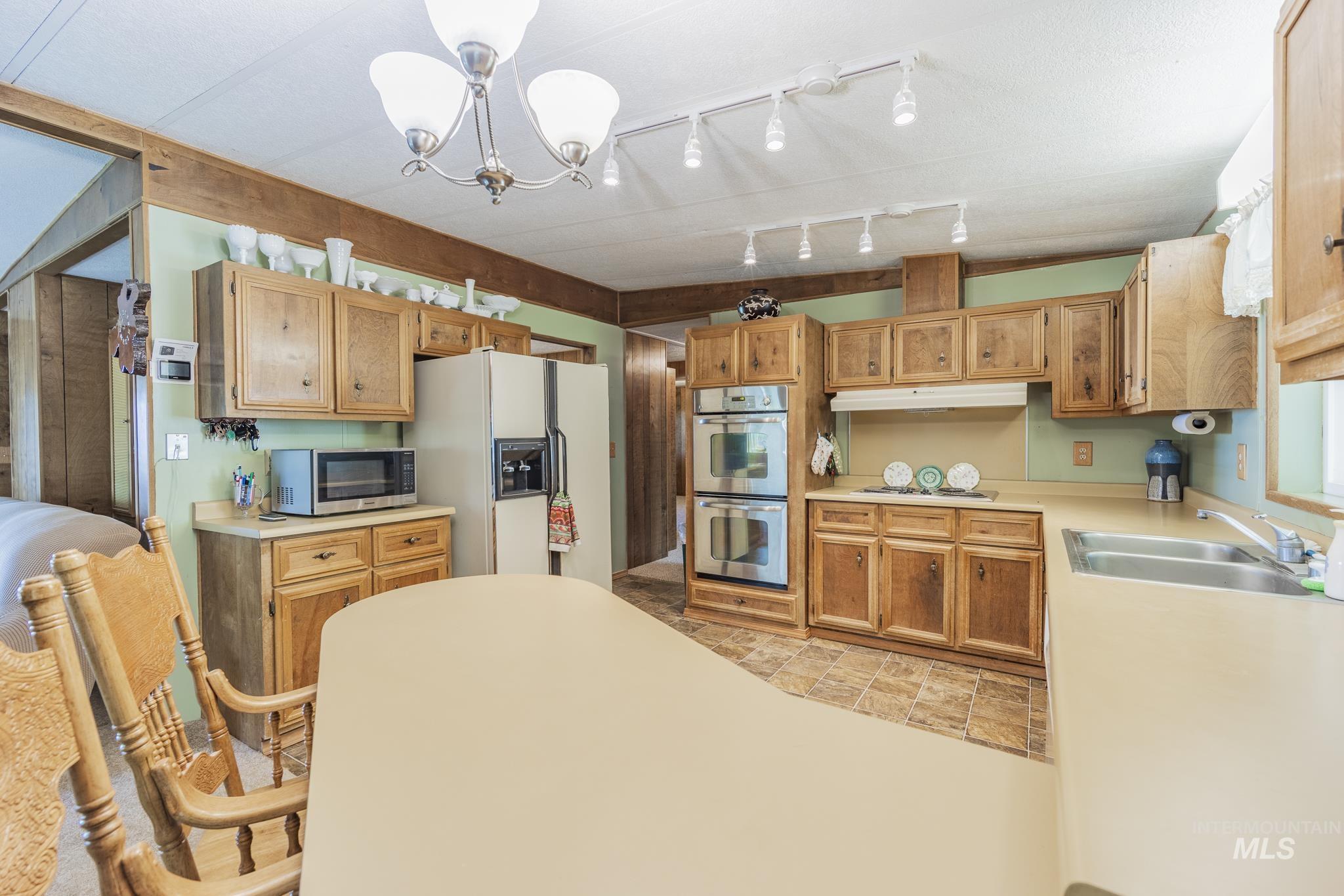 40740 Bobcat Ln