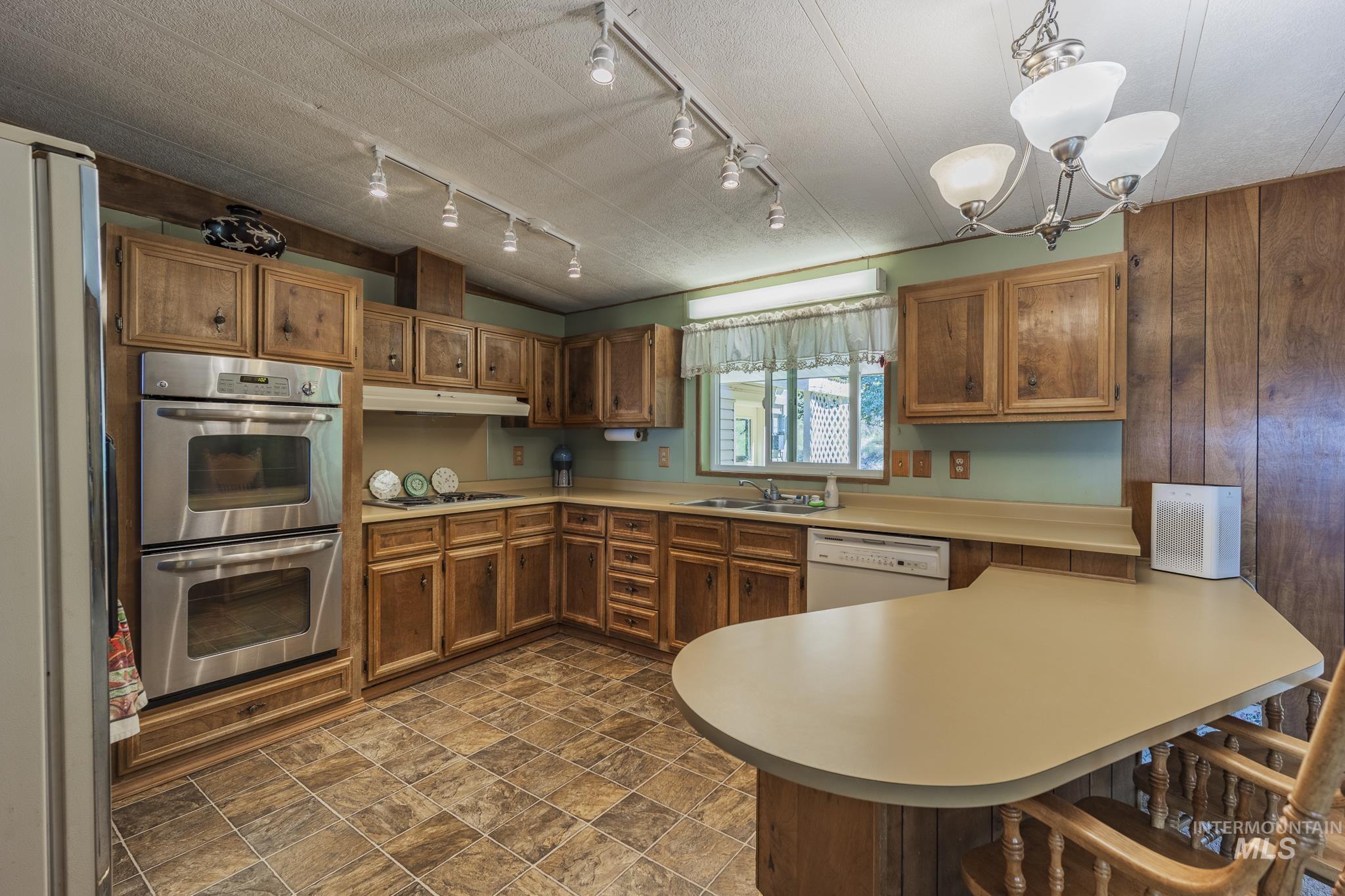 40740 Bobcat Ln