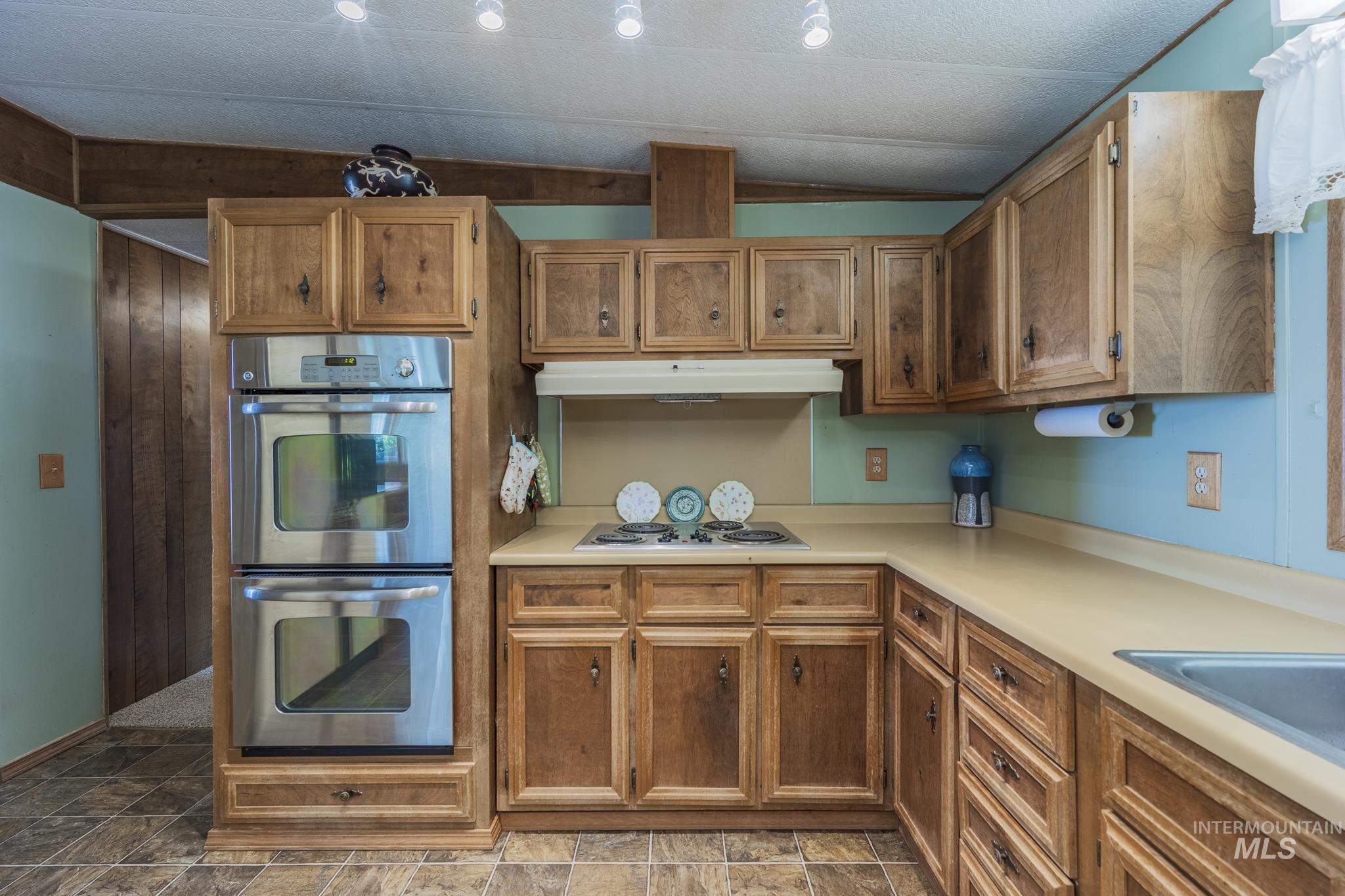 40740 Bobcat Ln