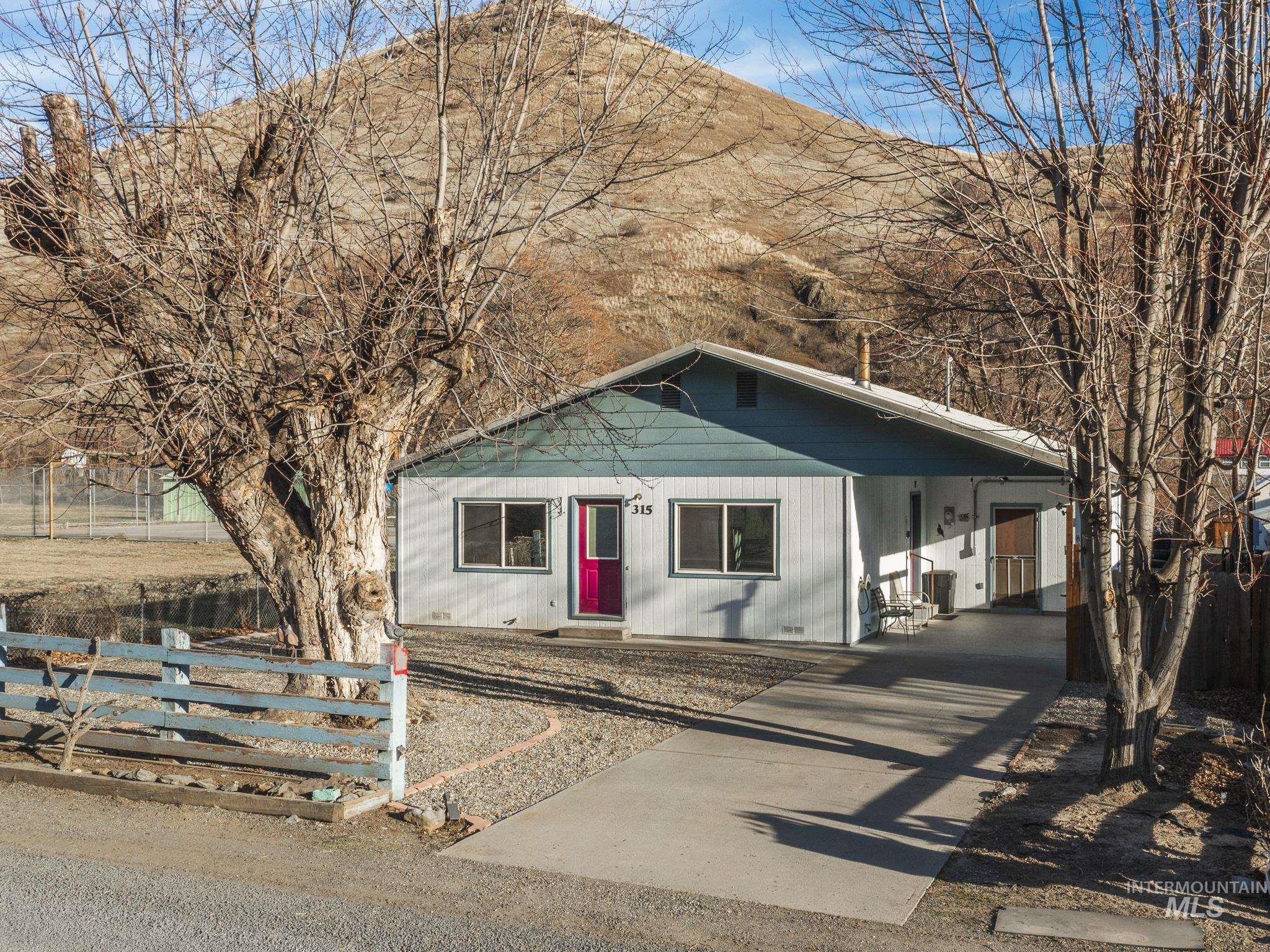 315 River St
