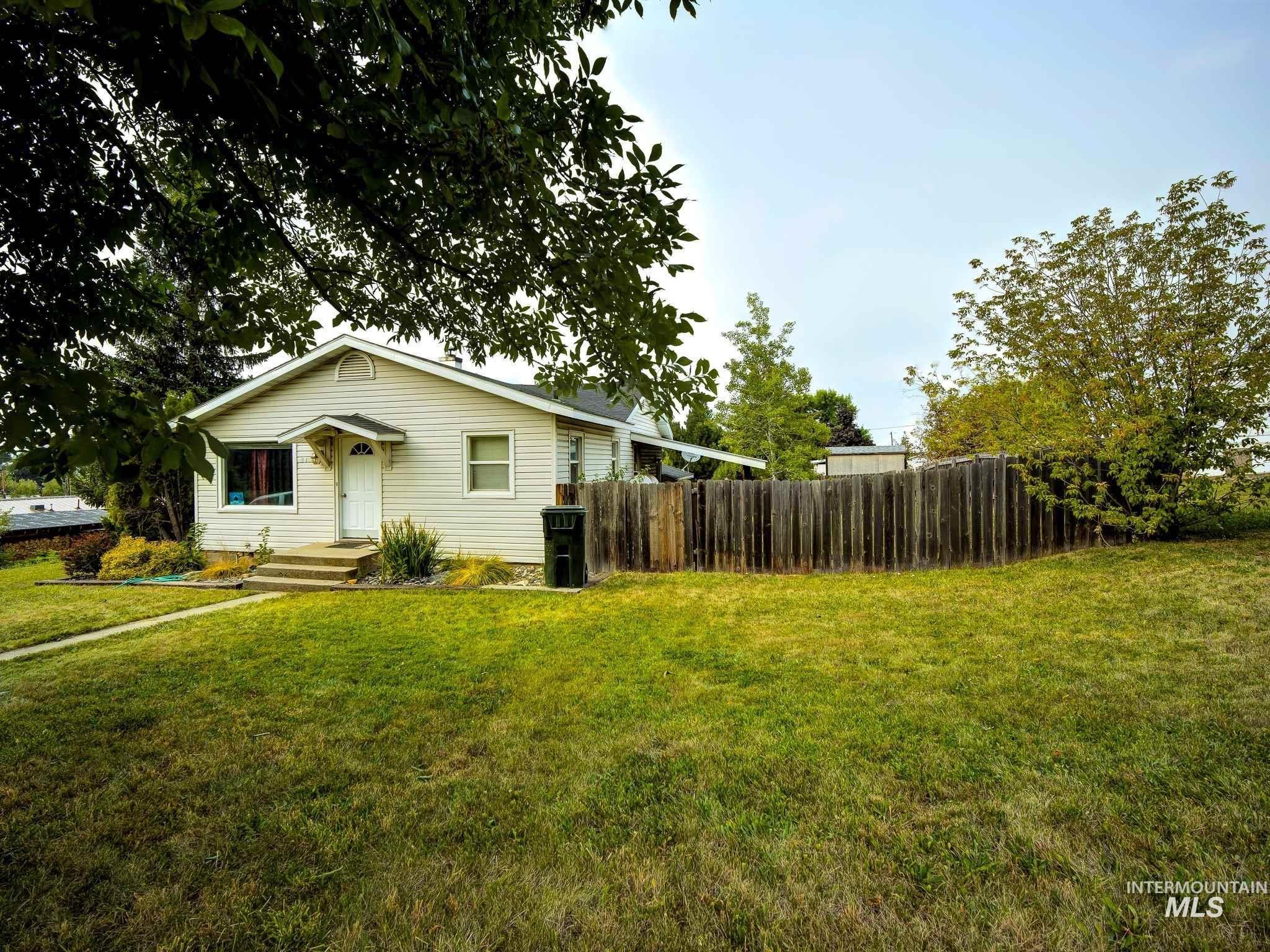 215 Nez Perce St