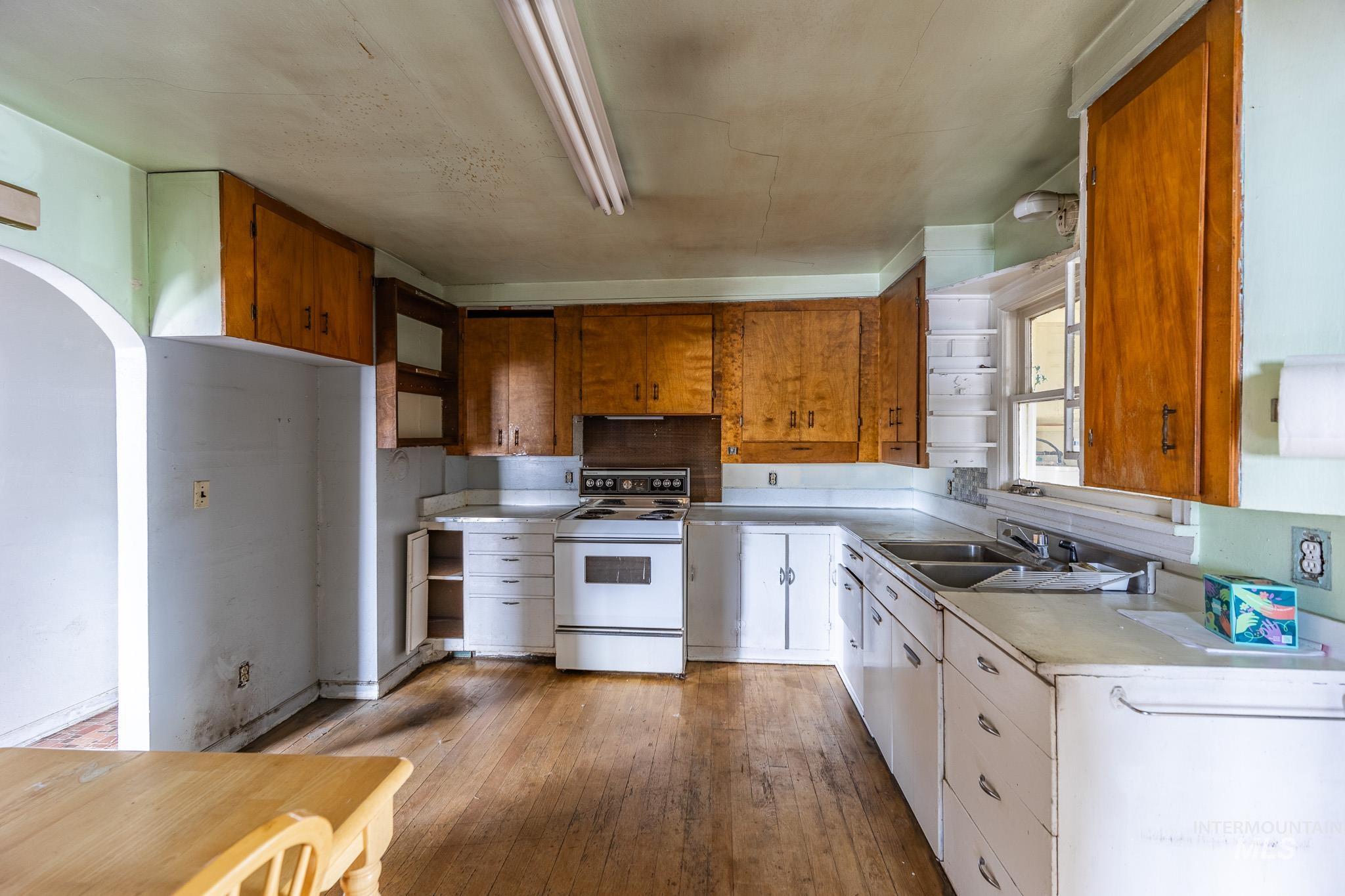134 E South 7th