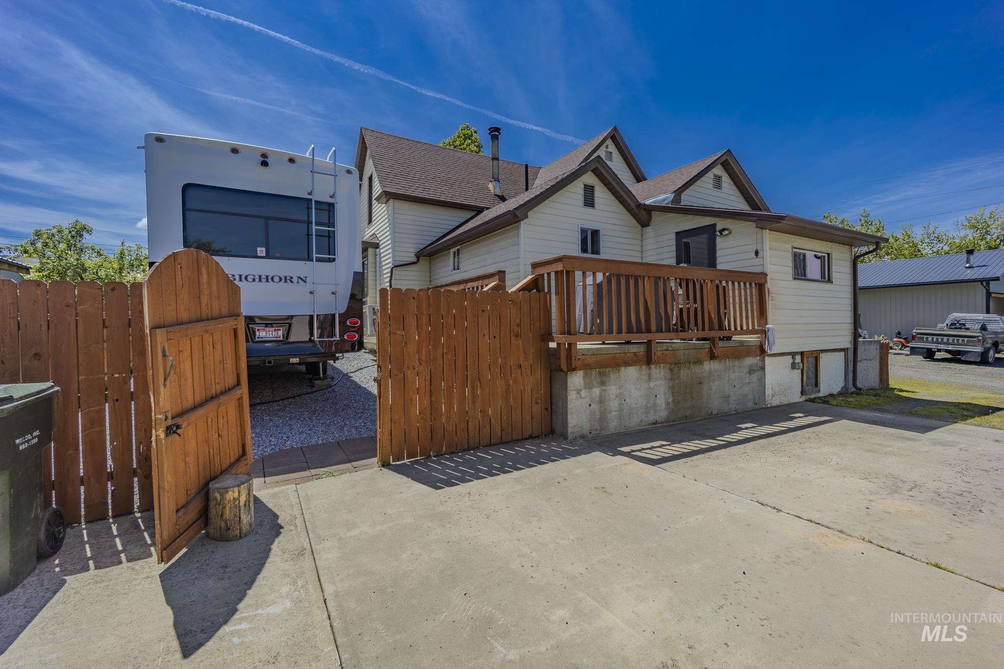 707 Elk Street