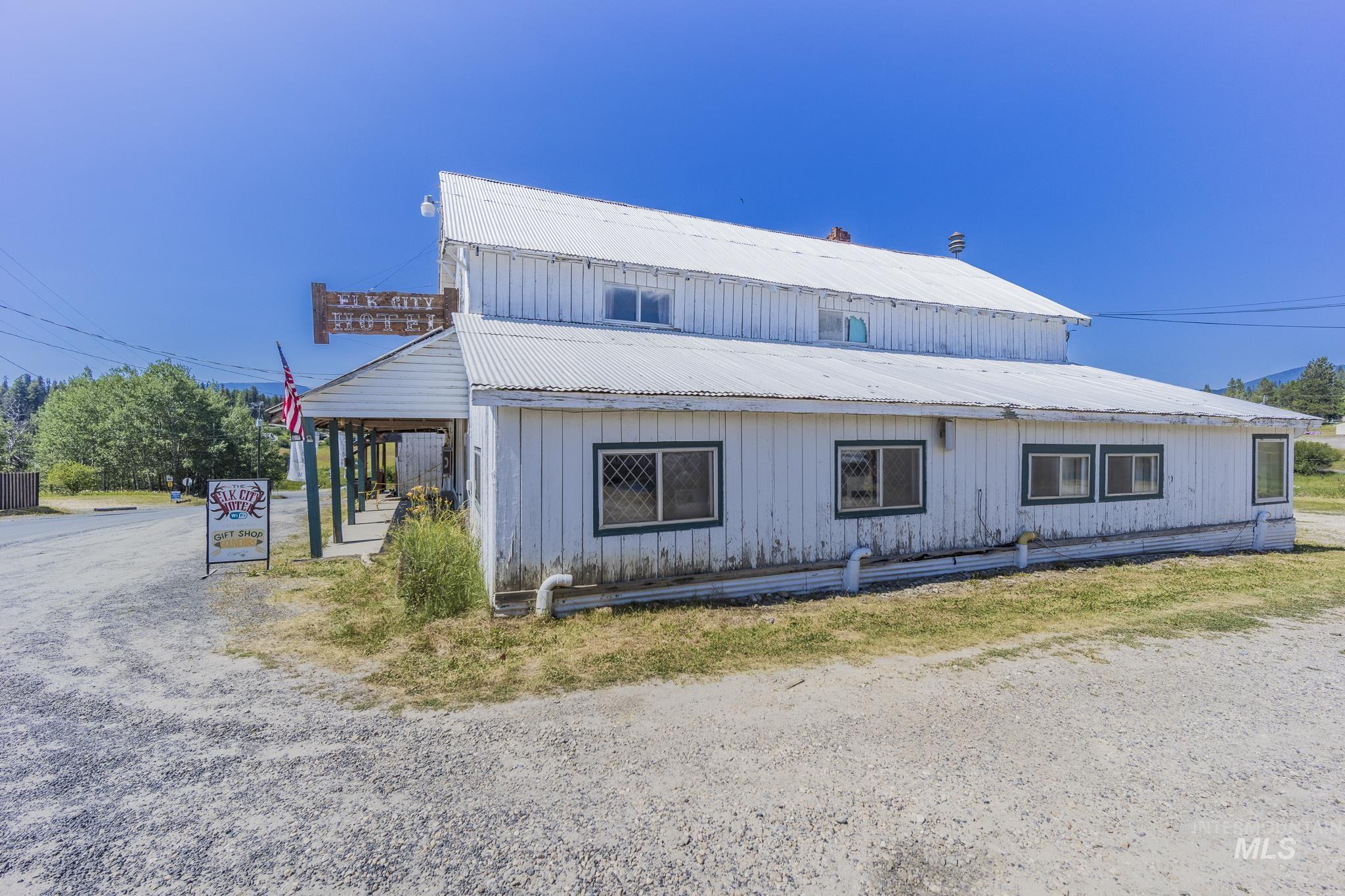 289 Main St