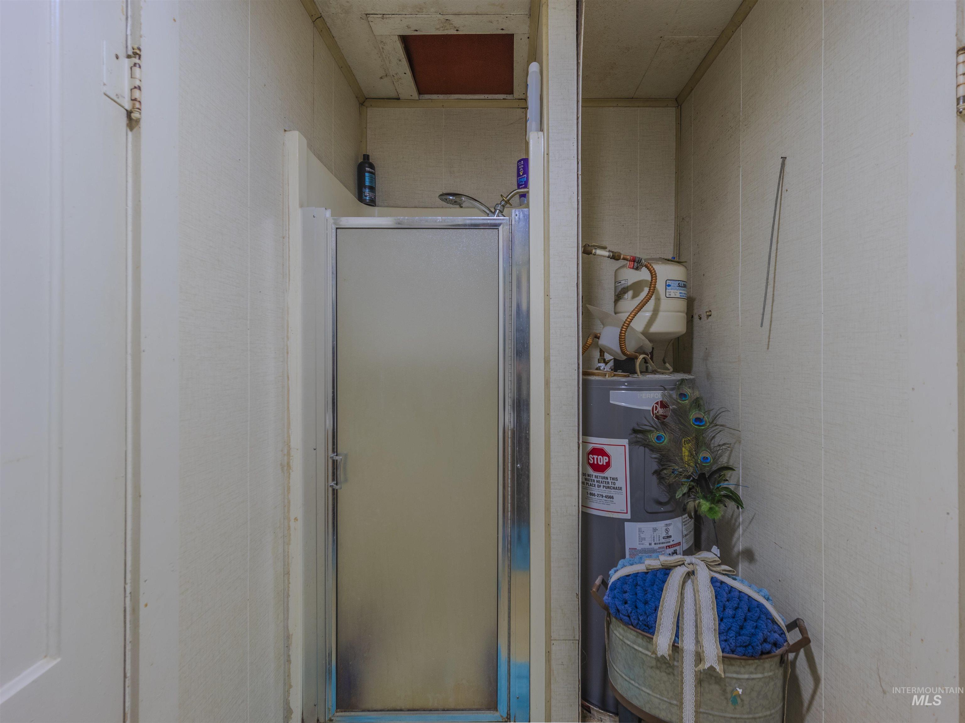 607 6th St.