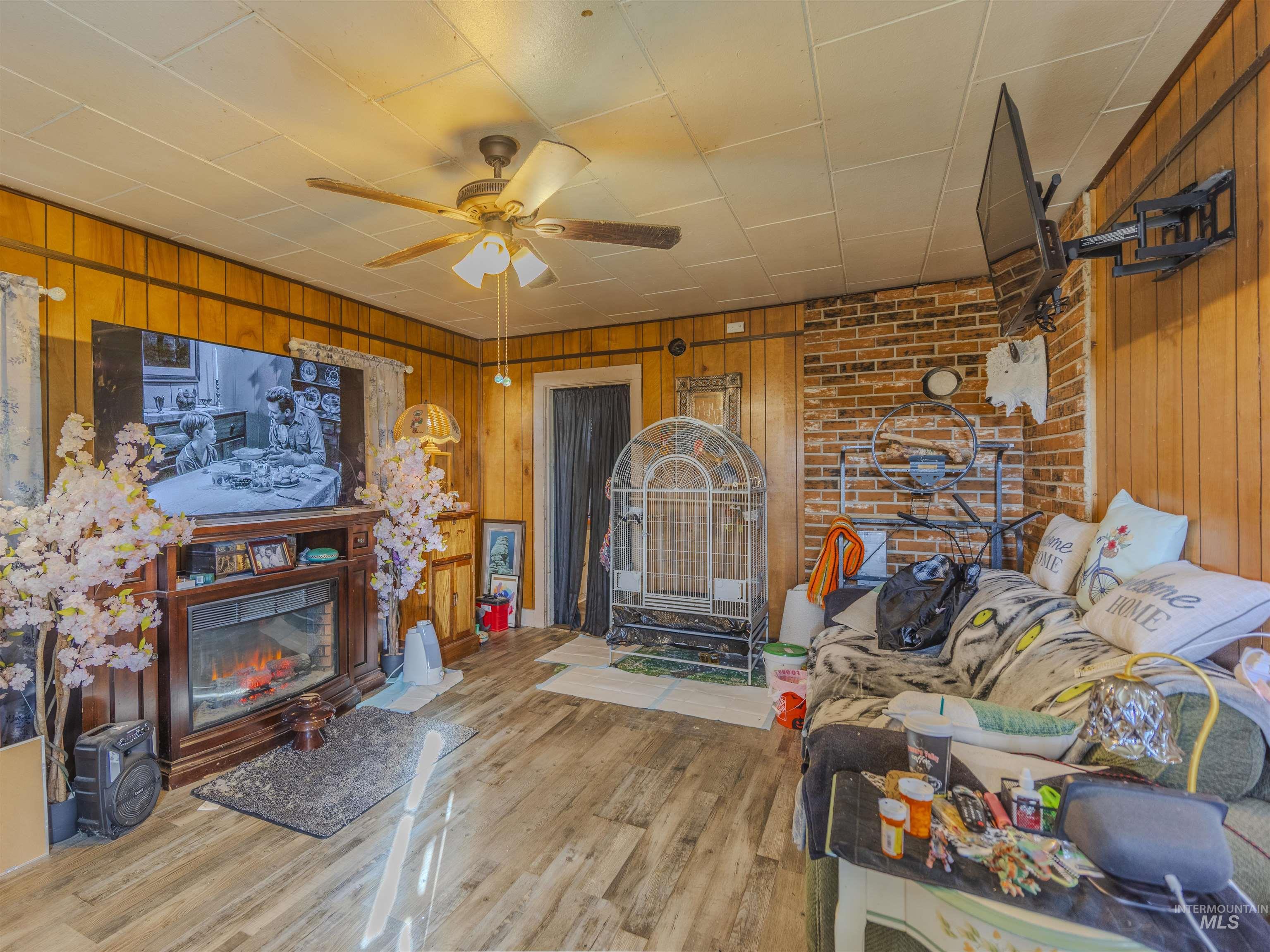 607 6th St.