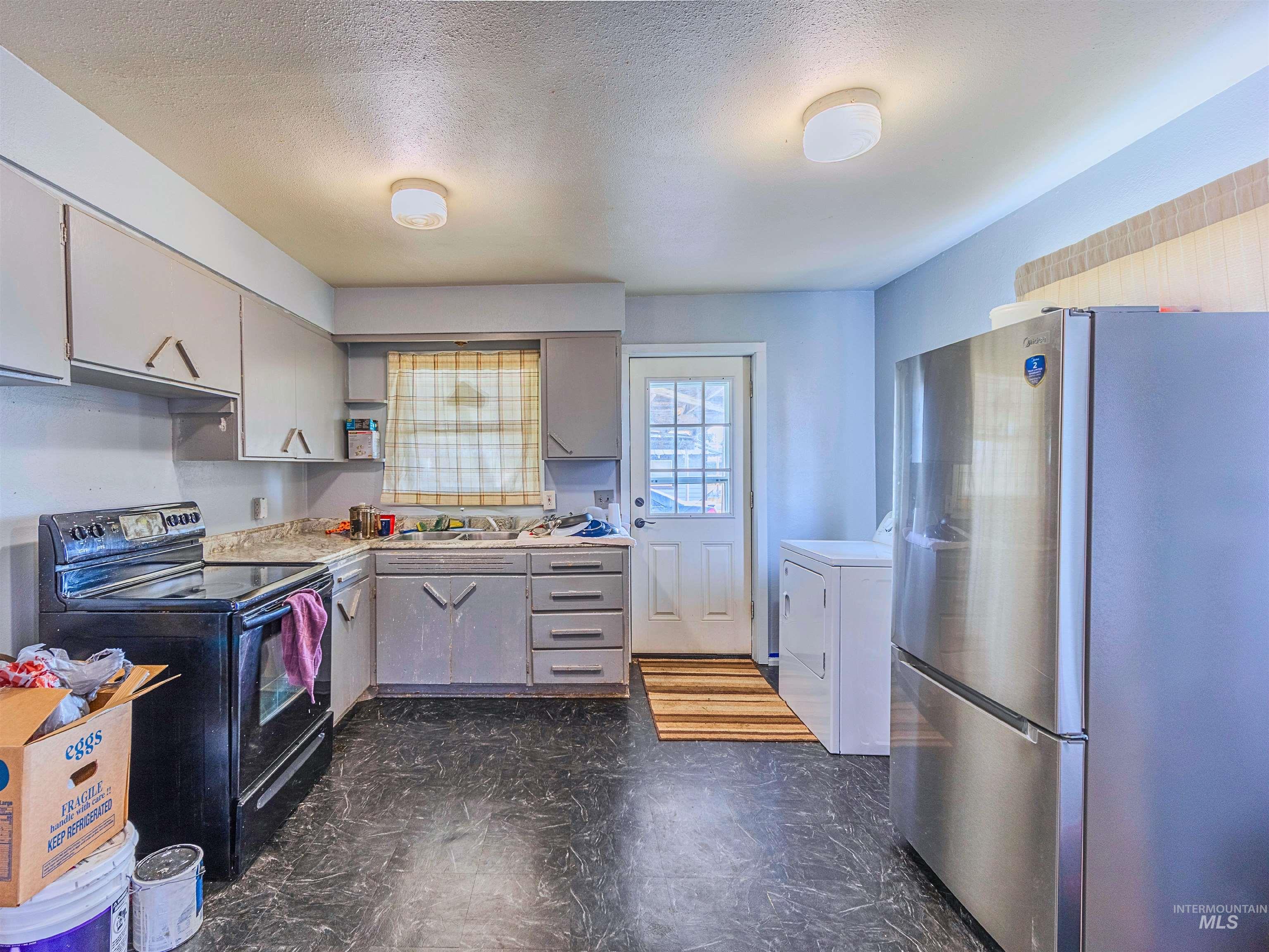 607 6th St.