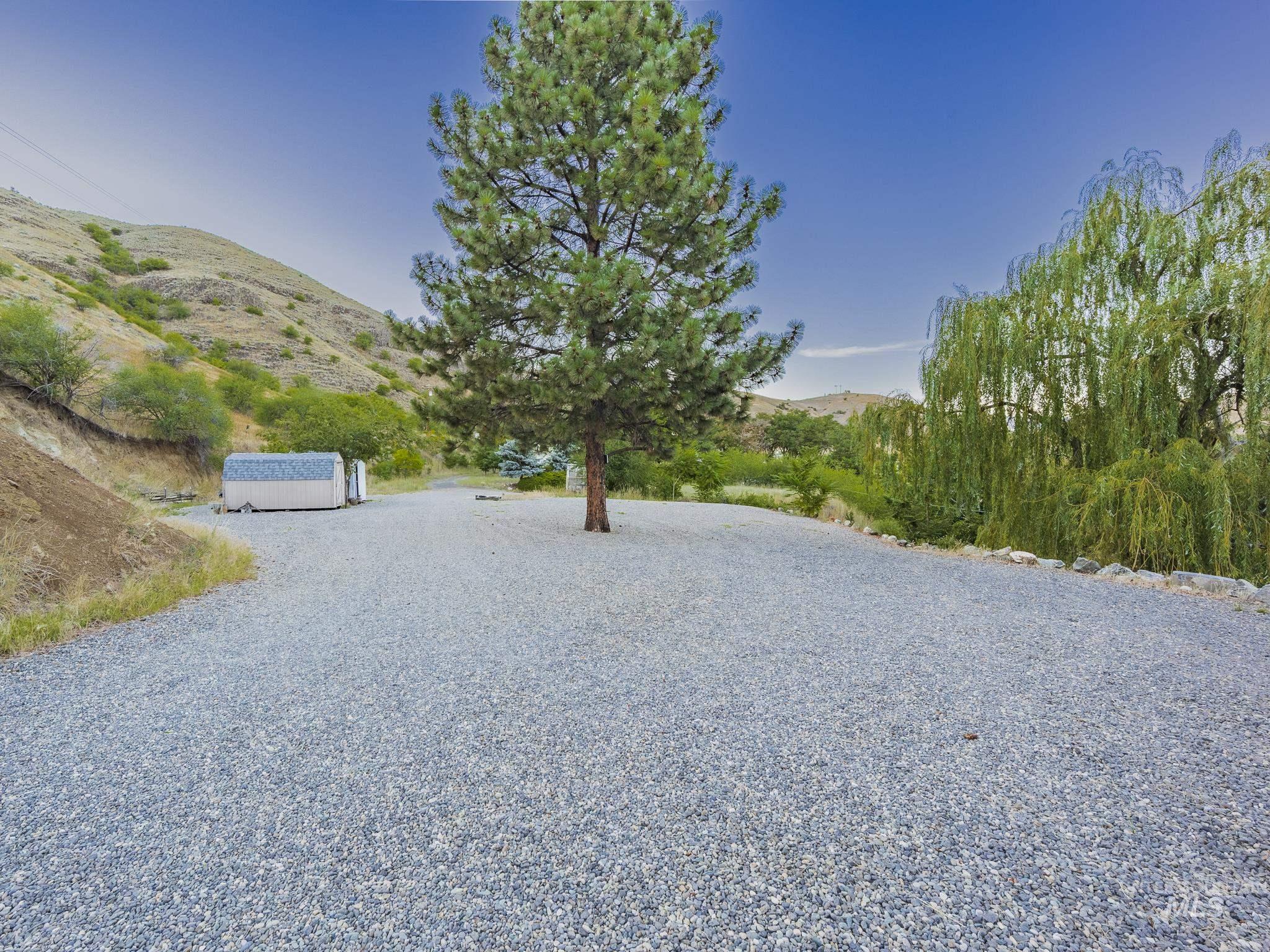 161 Cemetery Road