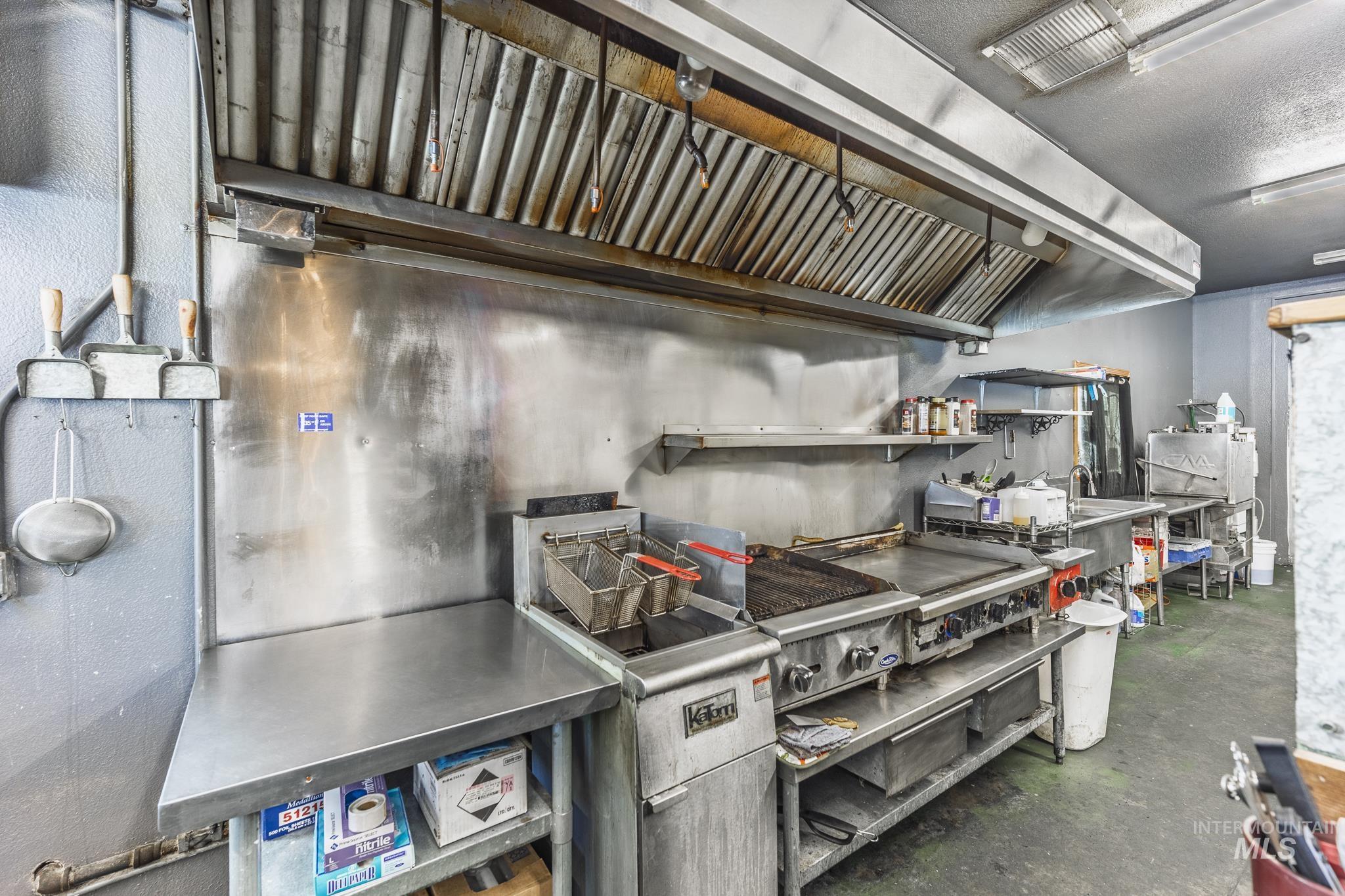 603 N Front Street - The Hangout