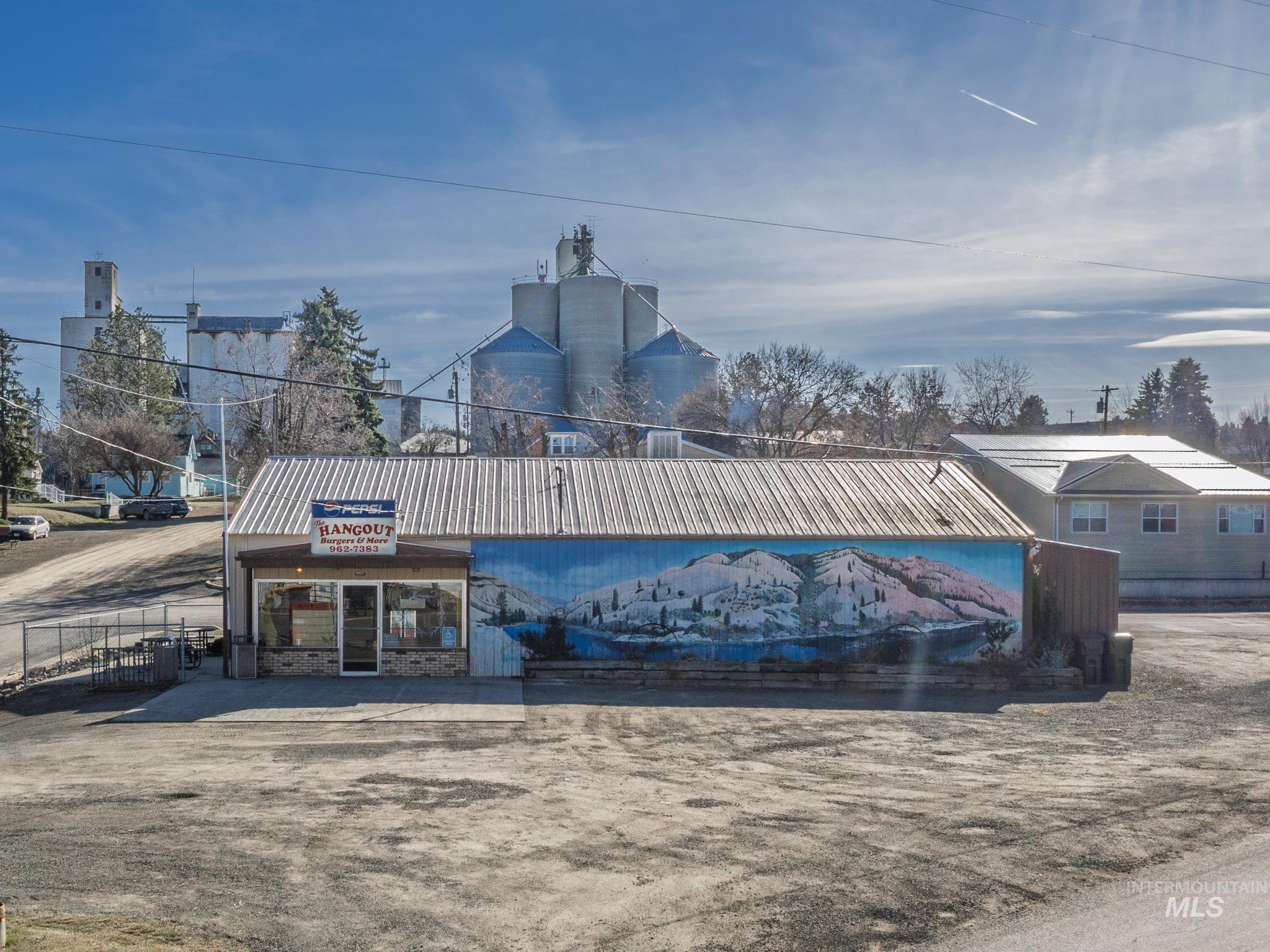 603 N Front Street - The Hangout