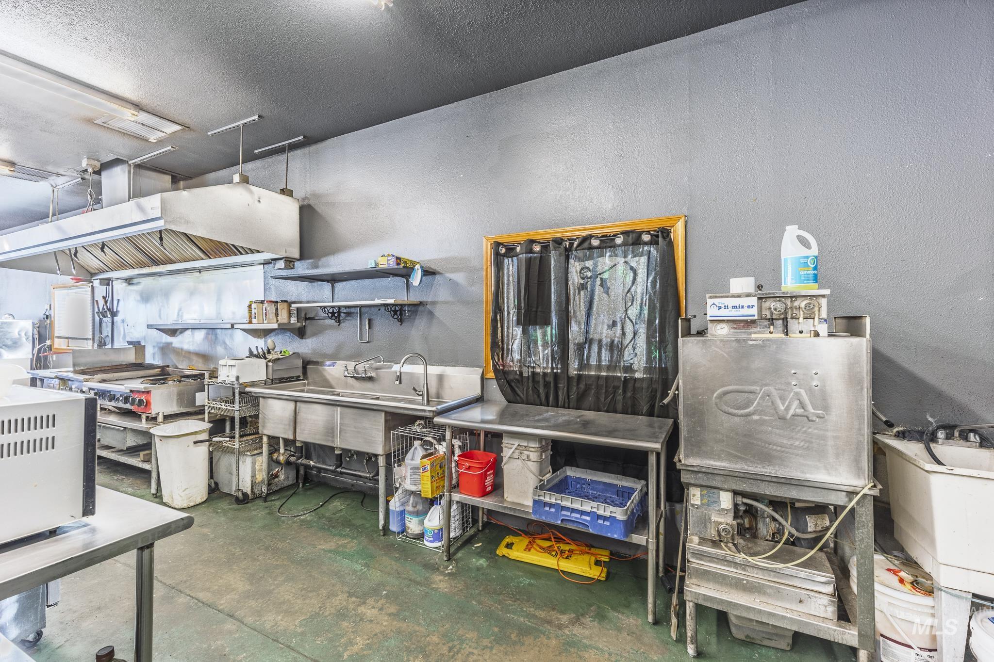 603 N Front Street - The Hangout