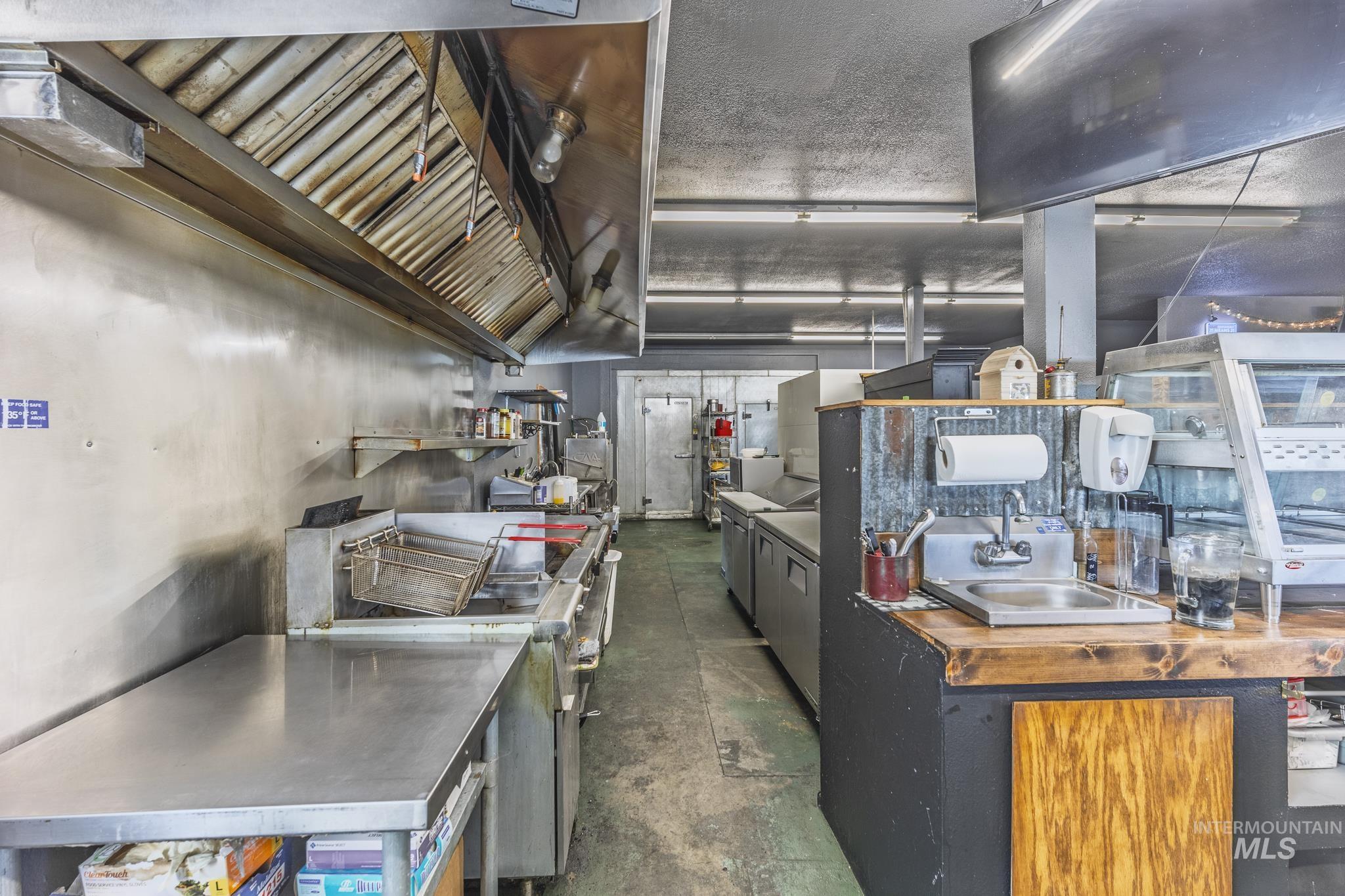 603 N Front Street - The Hangout