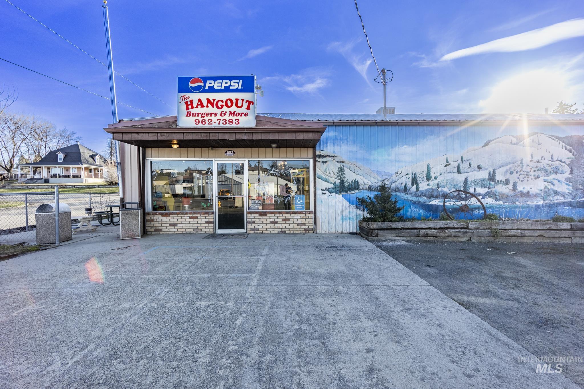 603 N Front Street - The Hangout
