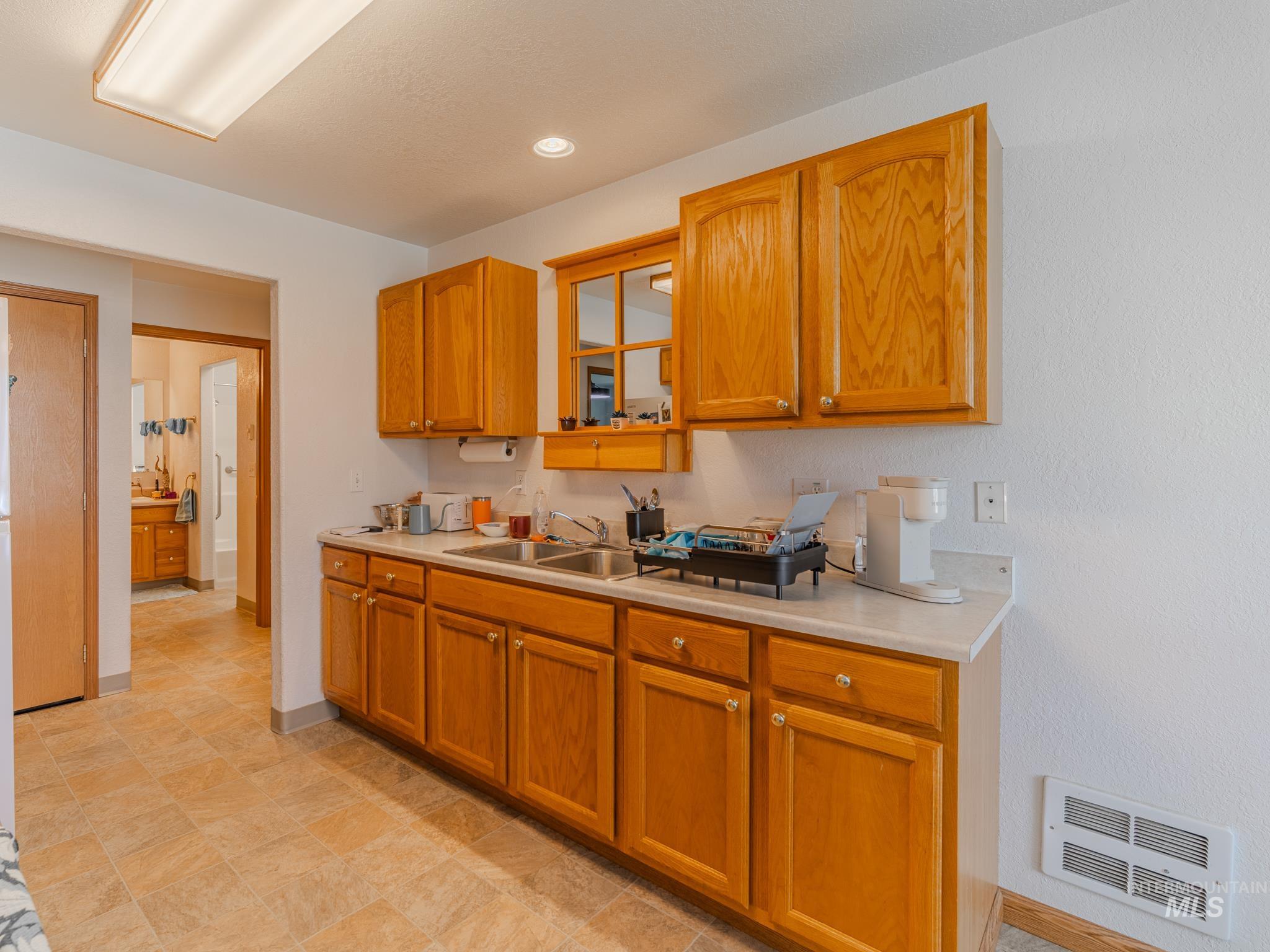 408 W South St