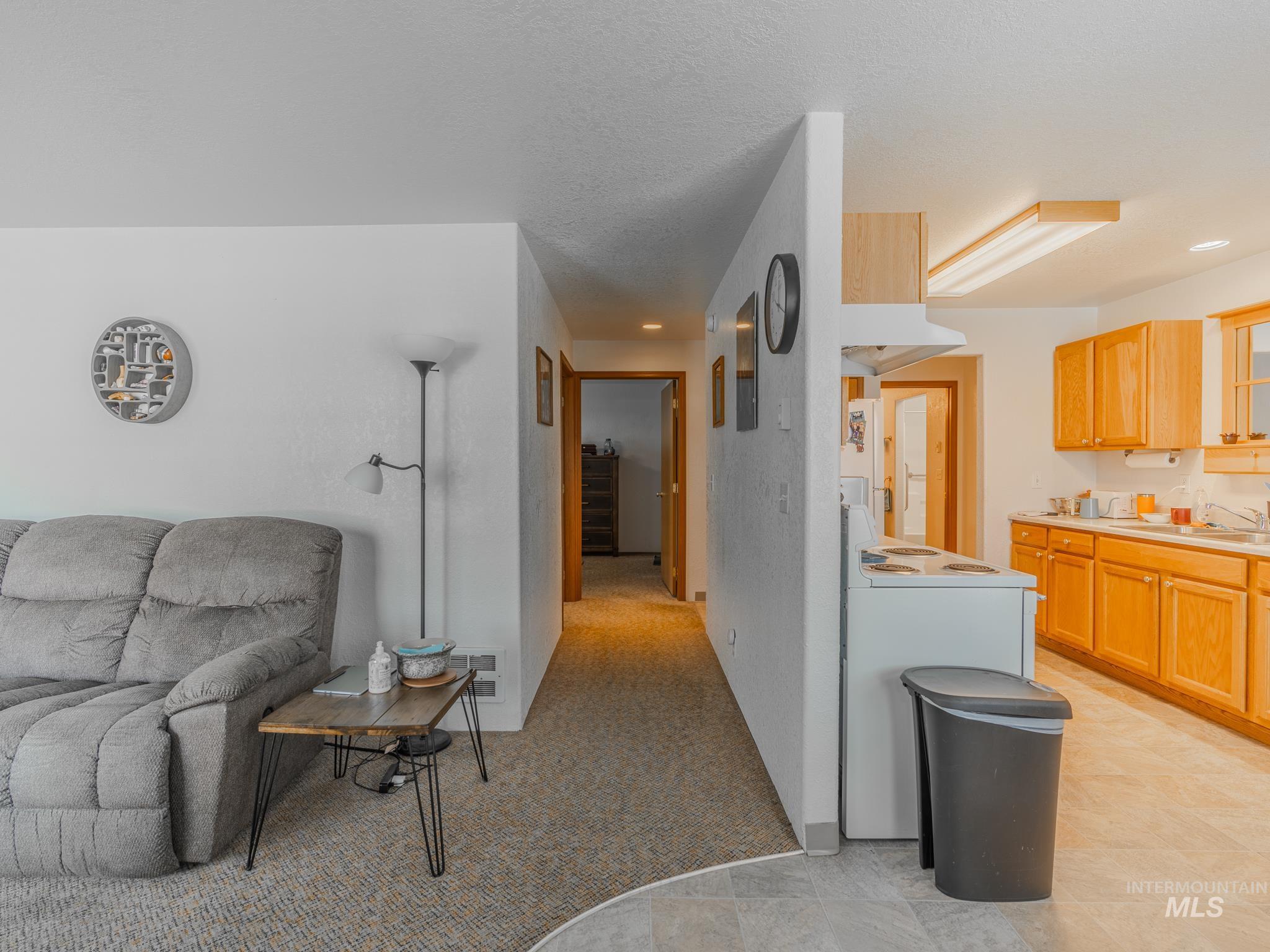 408 W South St