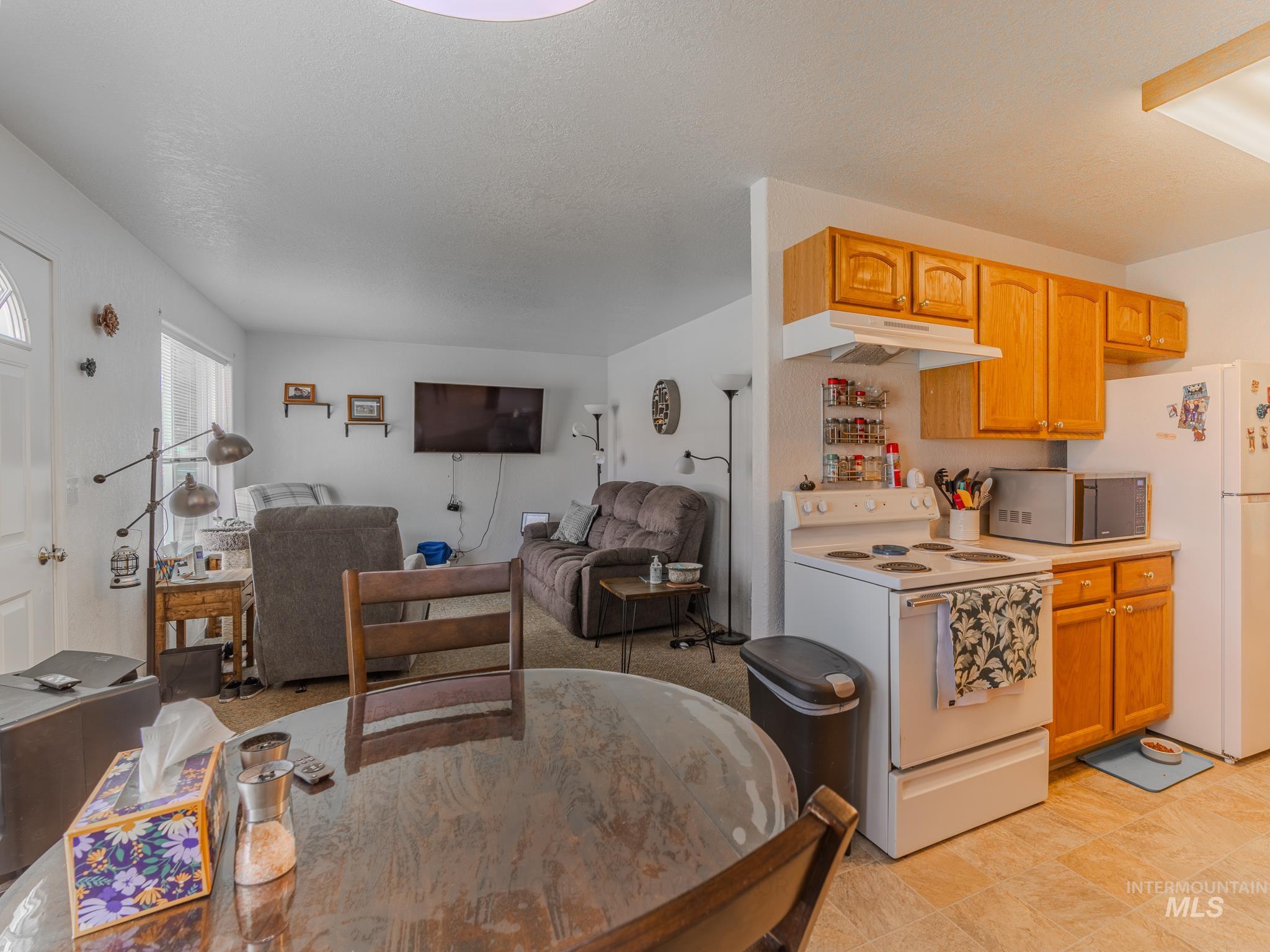 408 W South St