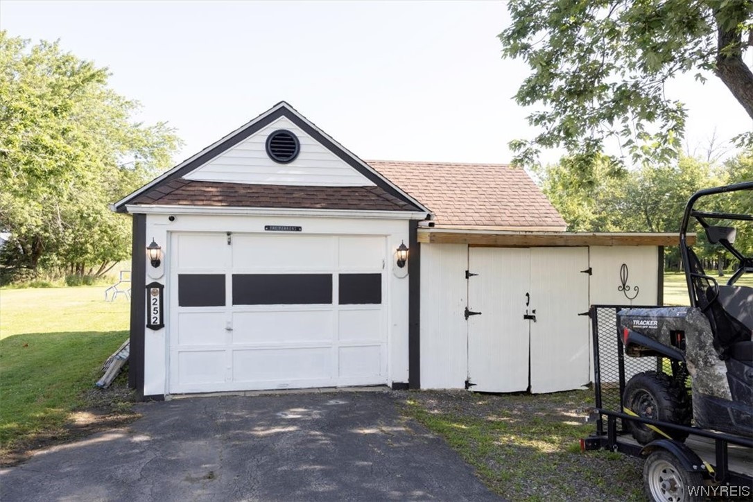 252 East And West Road