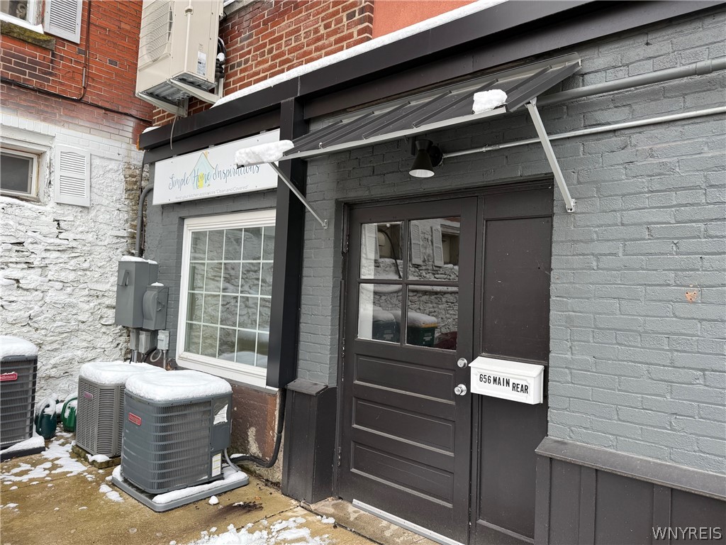 656 Main (Rear Unit) Street