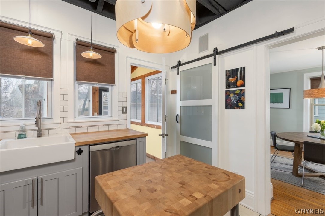 76 North Grove Street