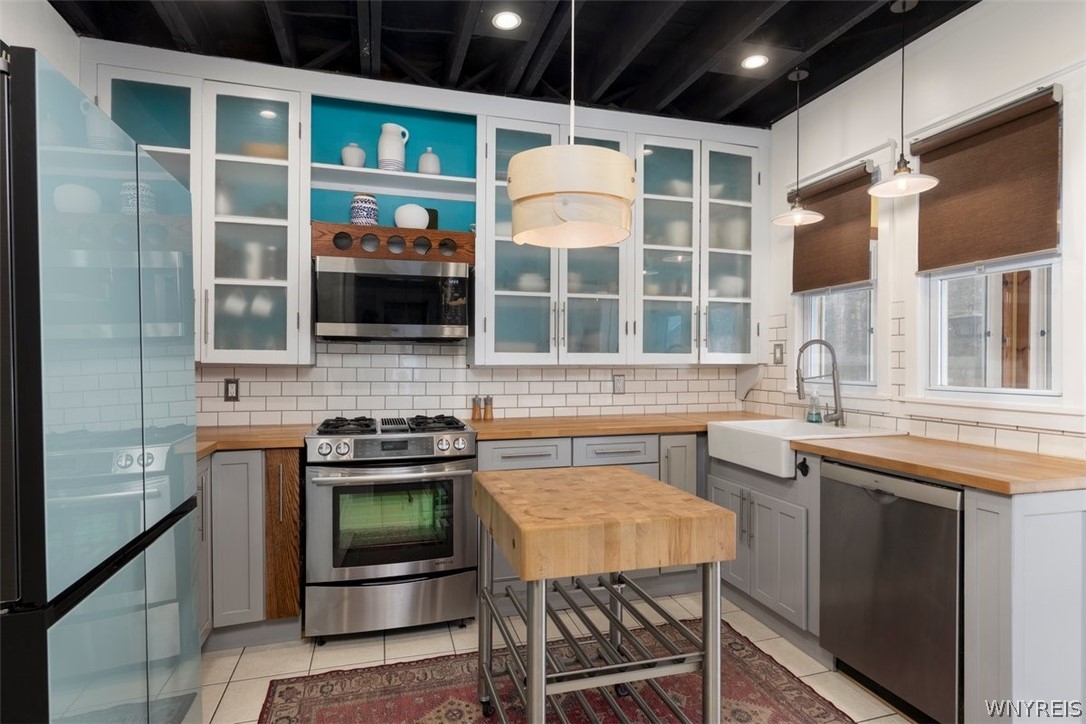 76 North Grove Street