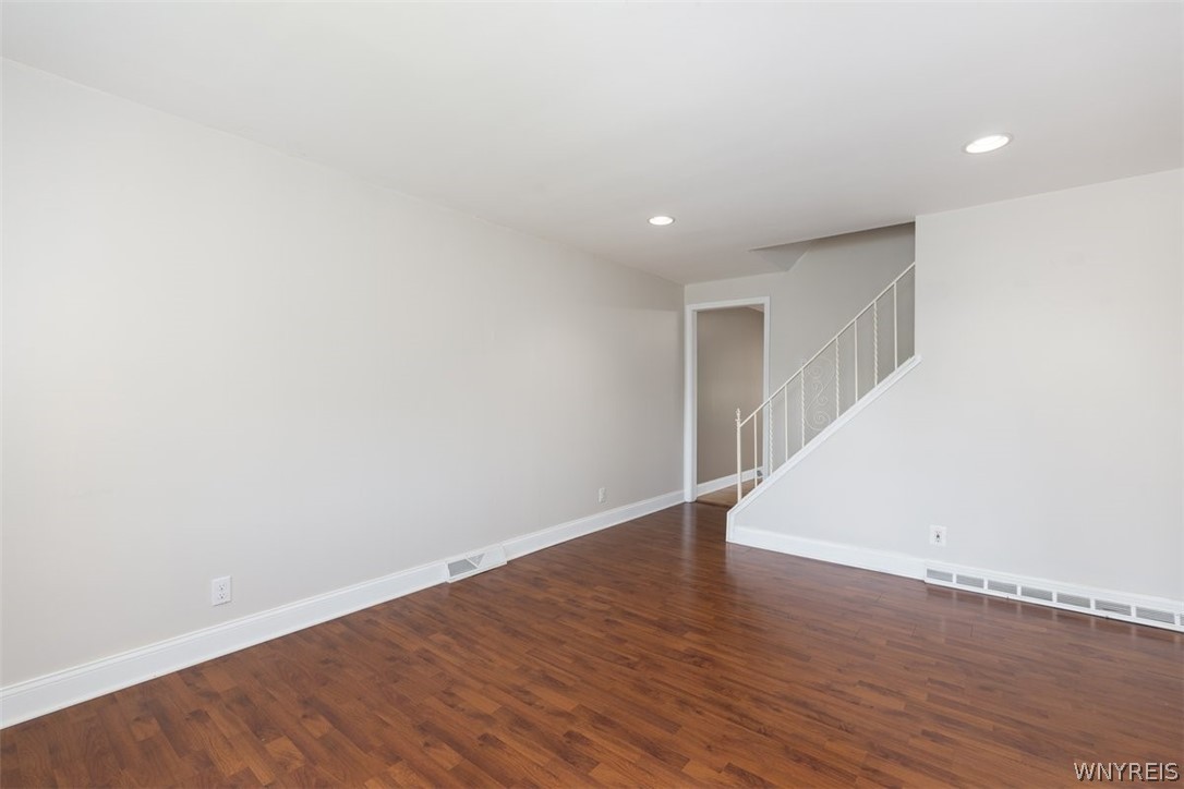 106 Aspinwood Place