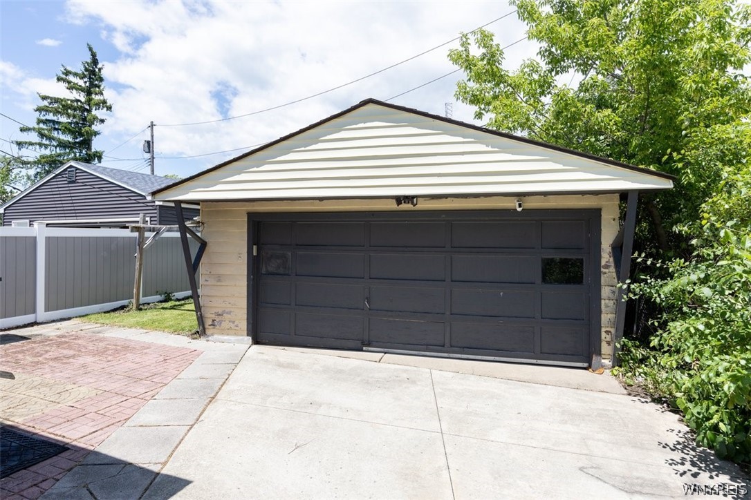 106 Aspinwood Place