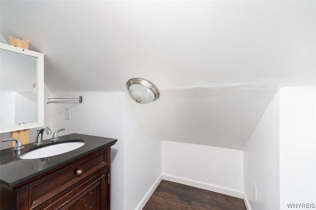 106 Aspinwood Place