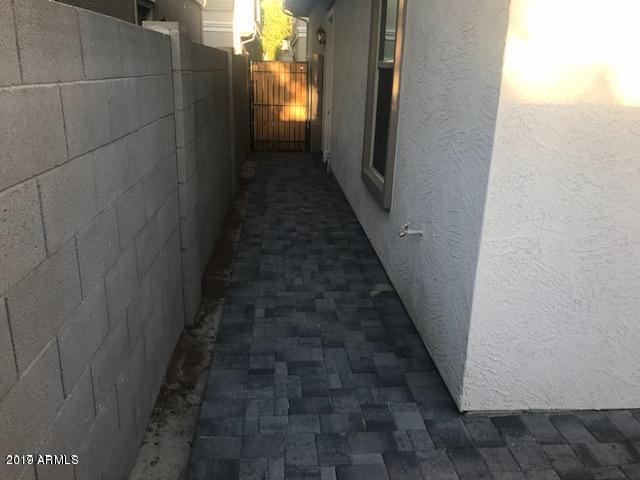 3018 N 33RD Place