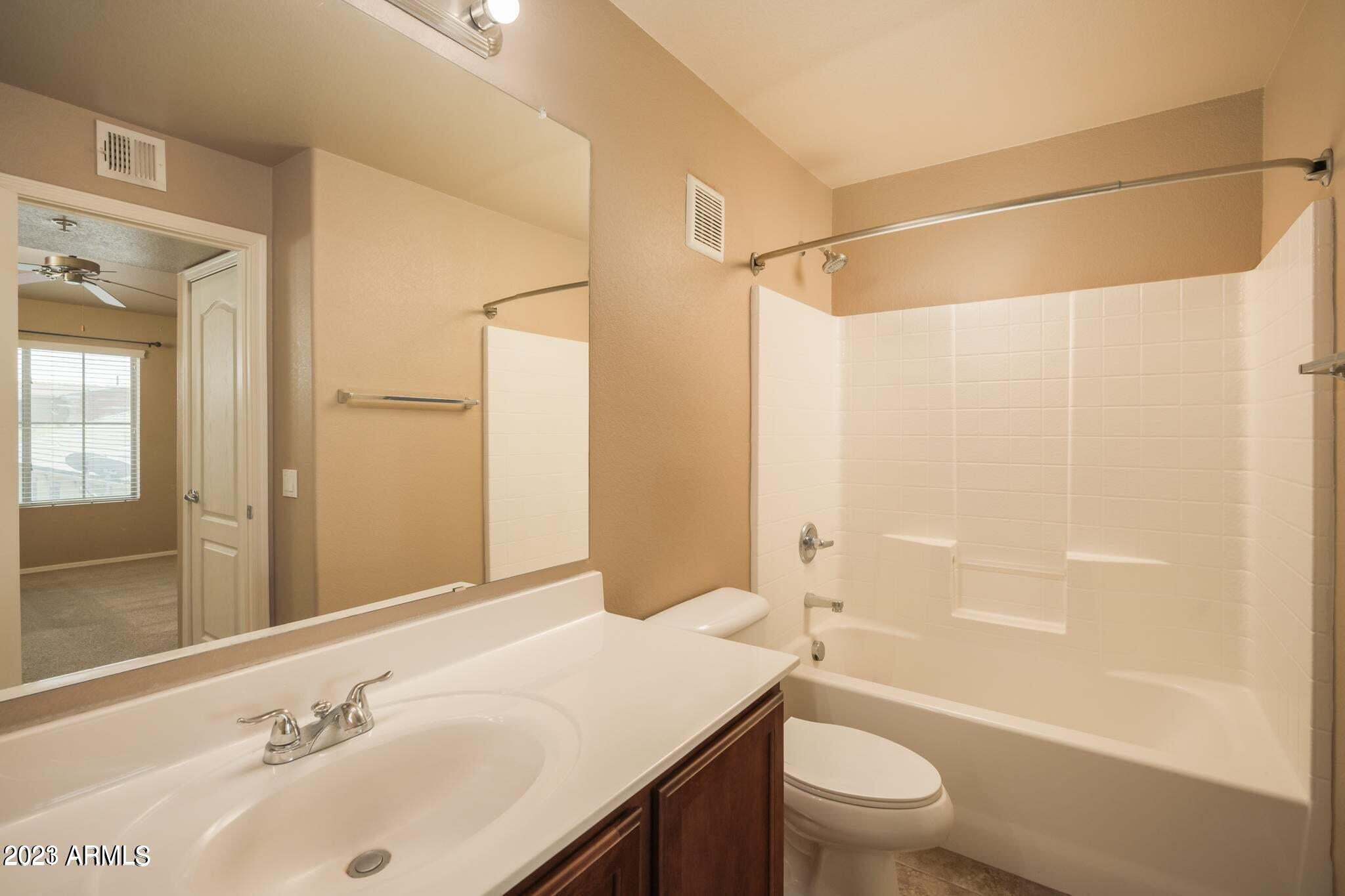 2401 E RIO SALADO Parkway Unit: 1087