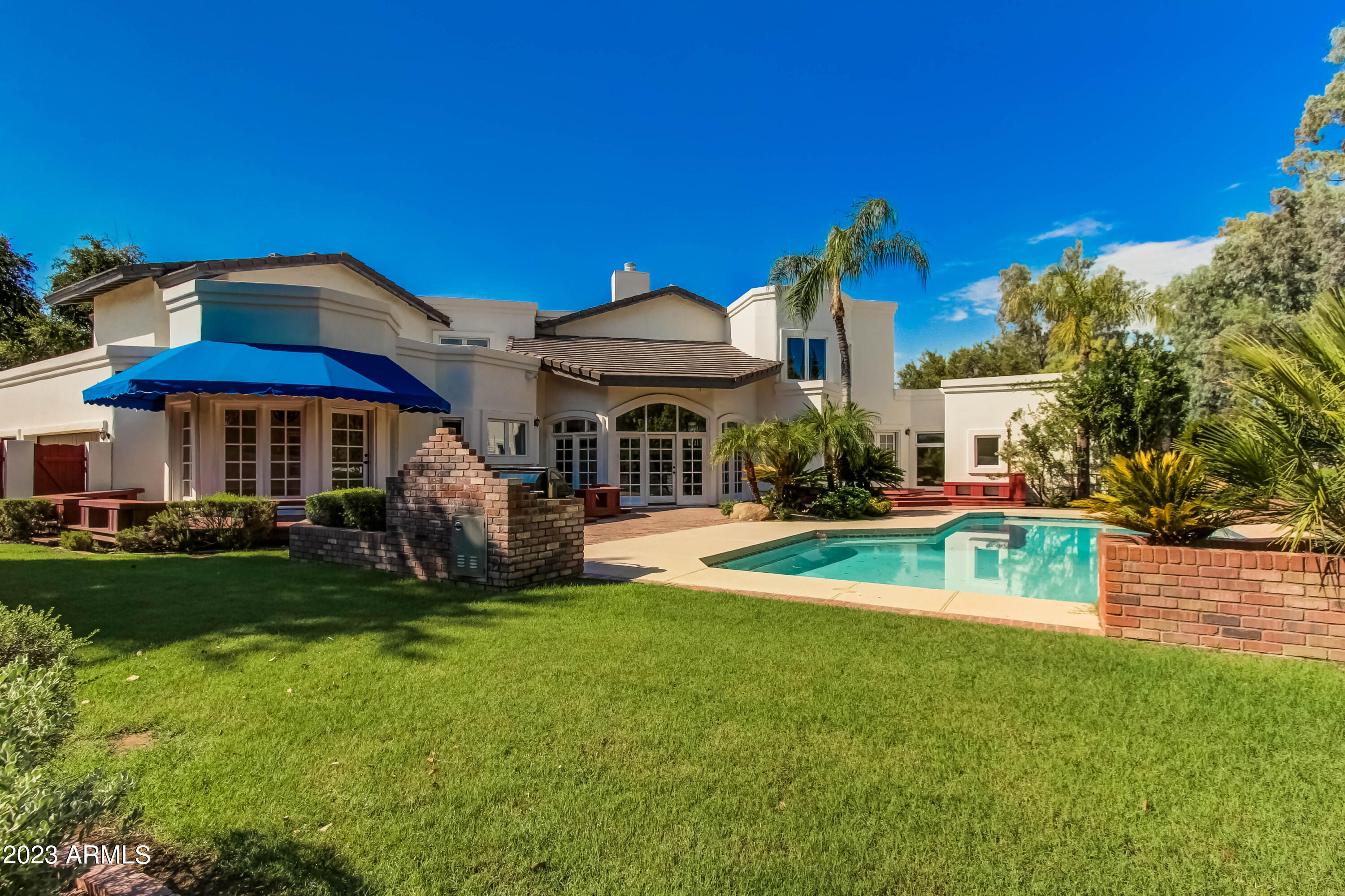 6401 E CARON Drive