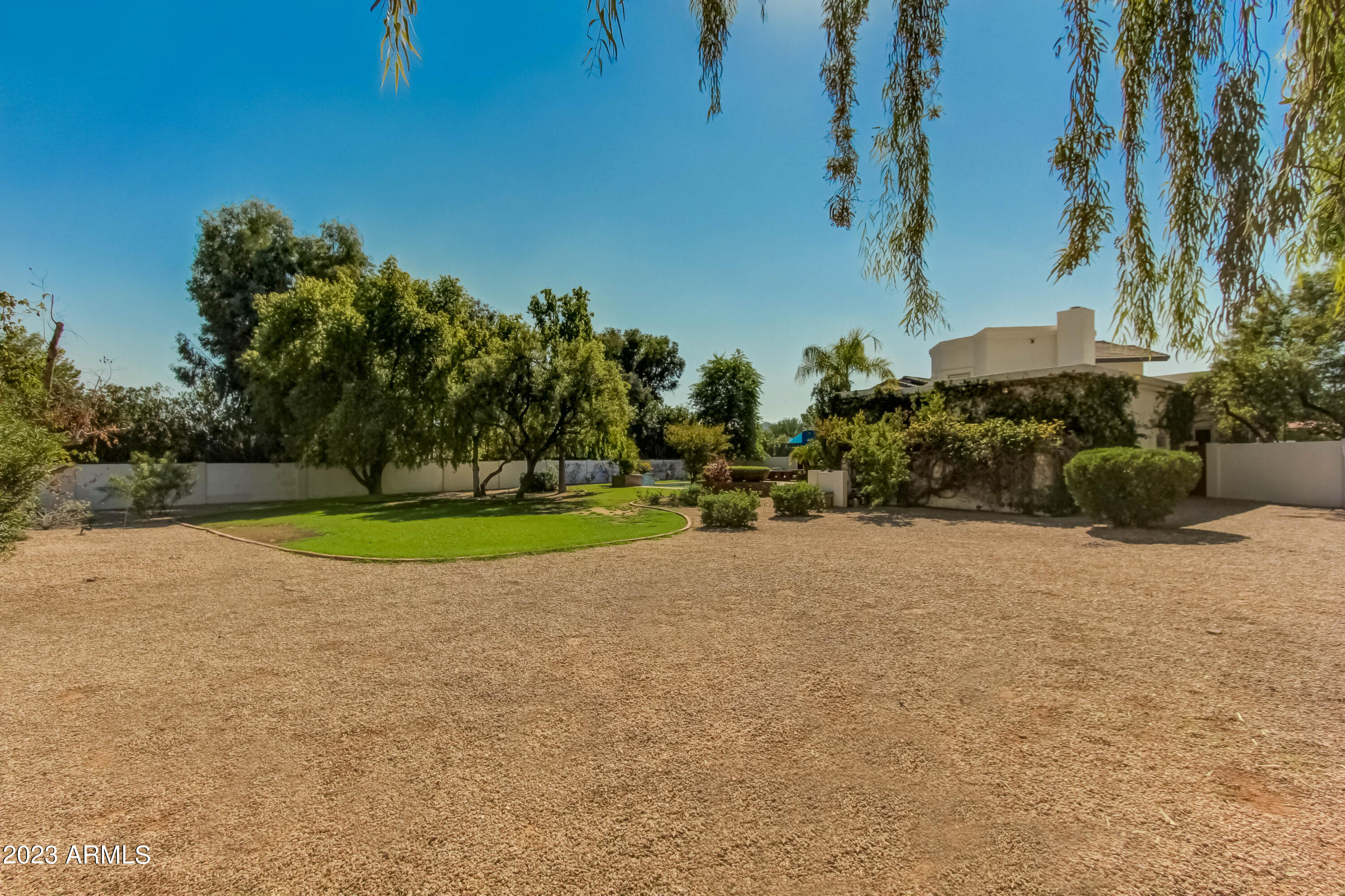 6401 E CARON Drive