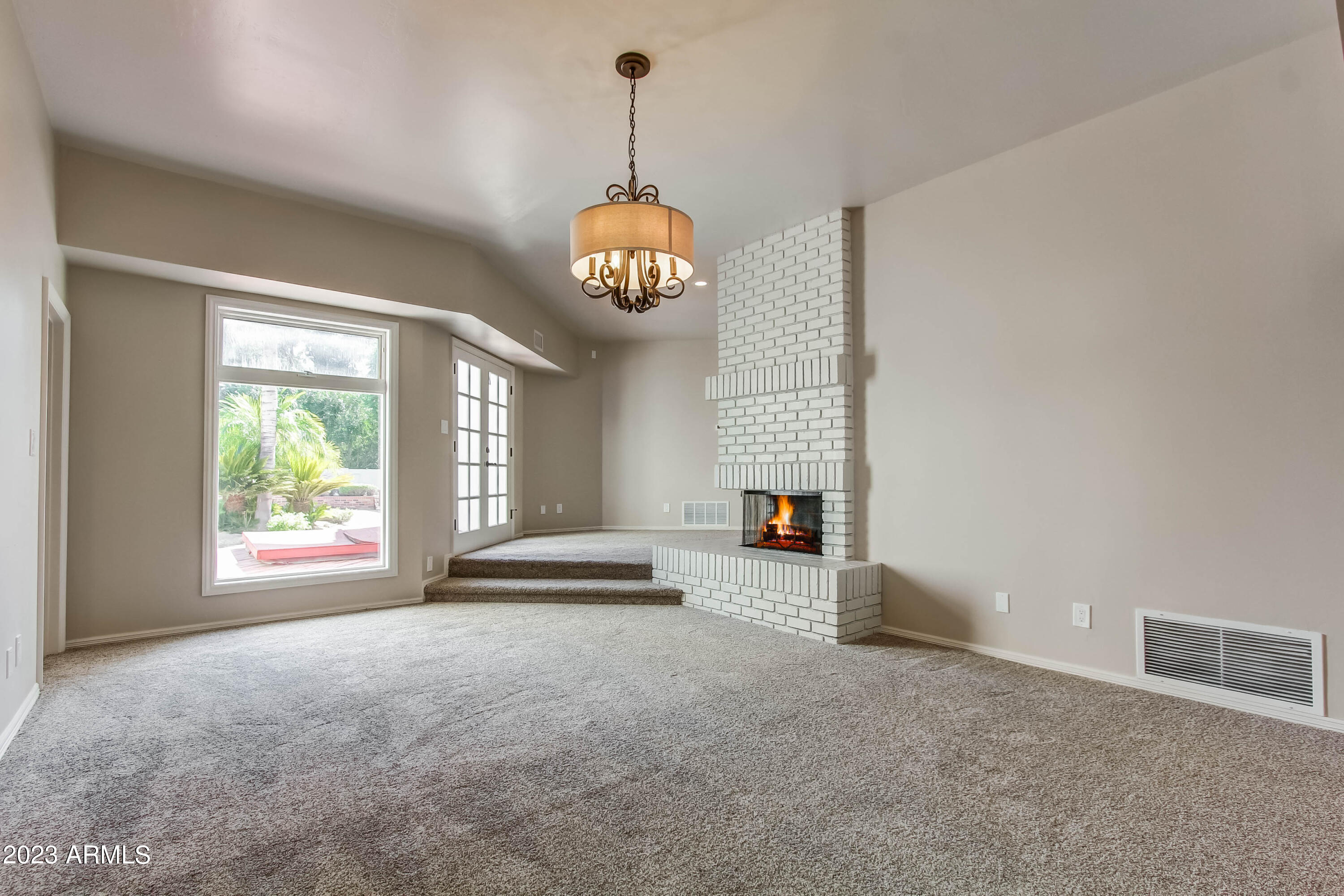 6401 E CARON Drive