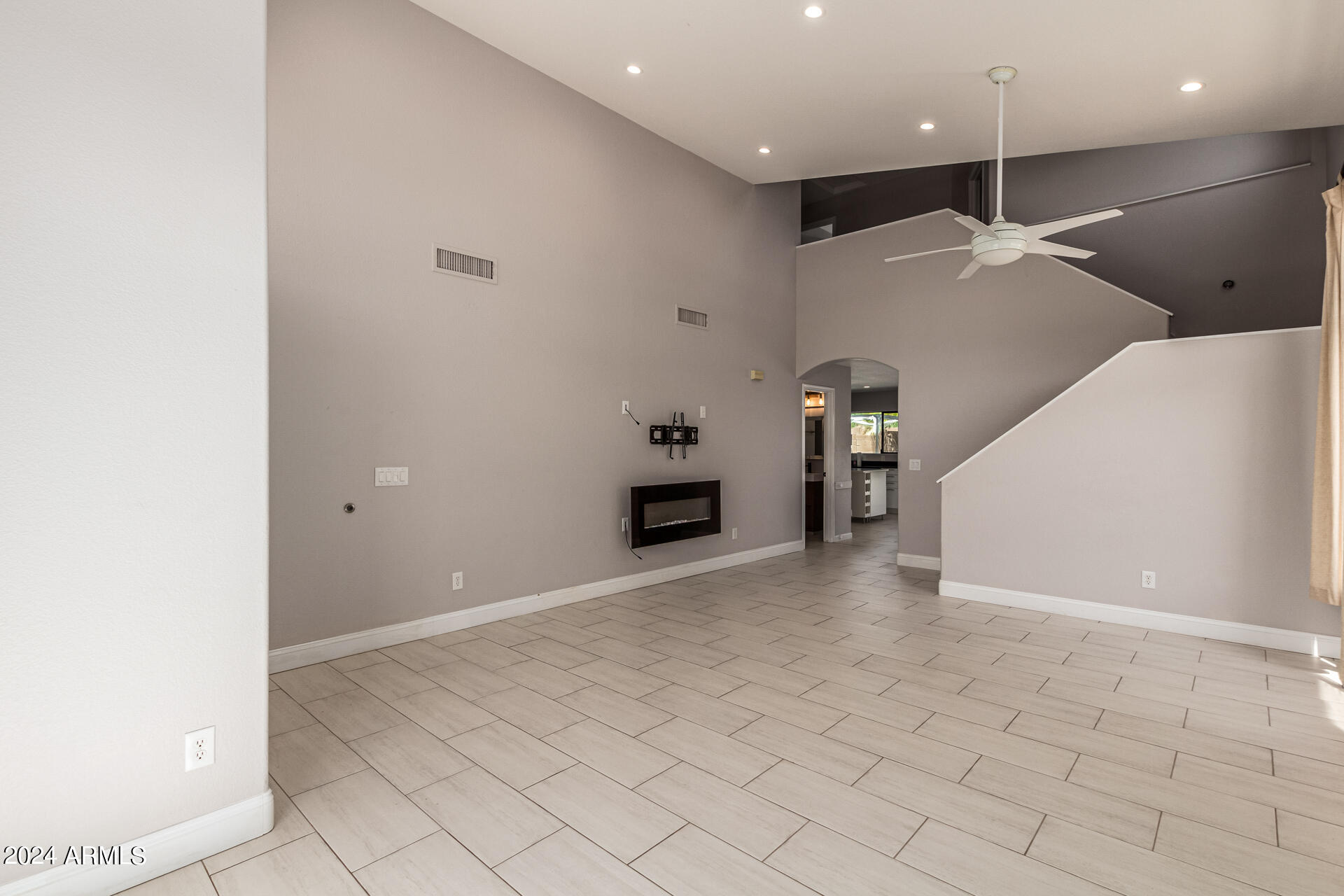 2434 W RUNNING DEER Trail