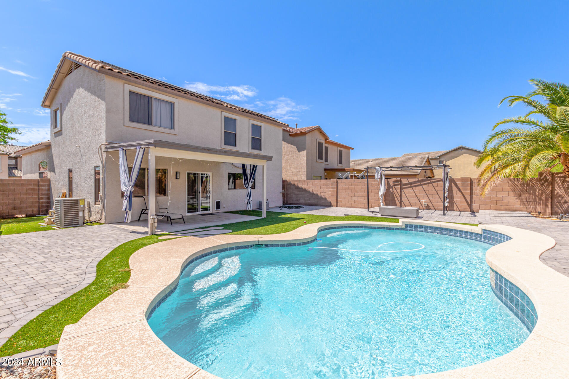 2434 W RUNNING DEER Trail