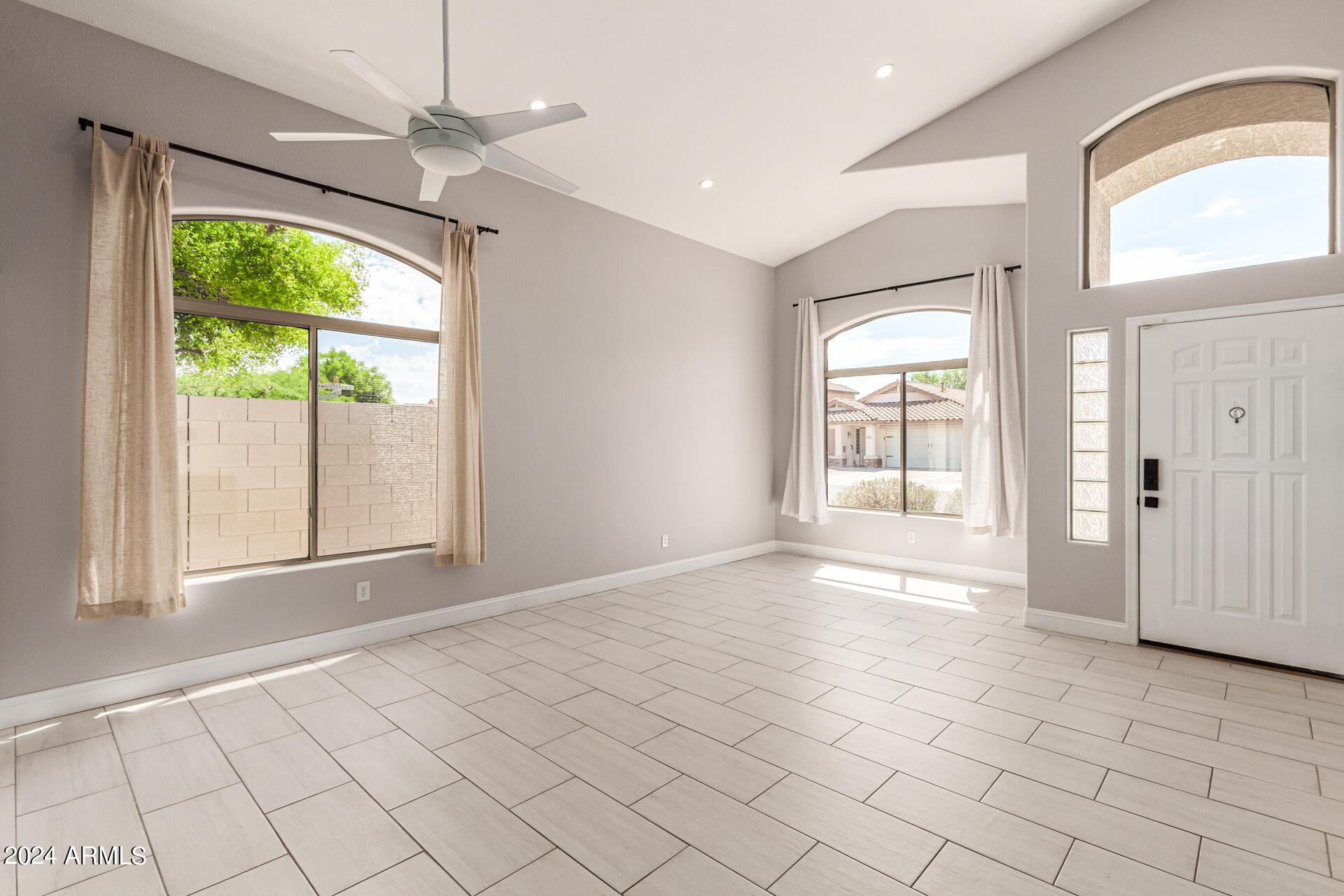 2434 W RUNNING DEER Trail