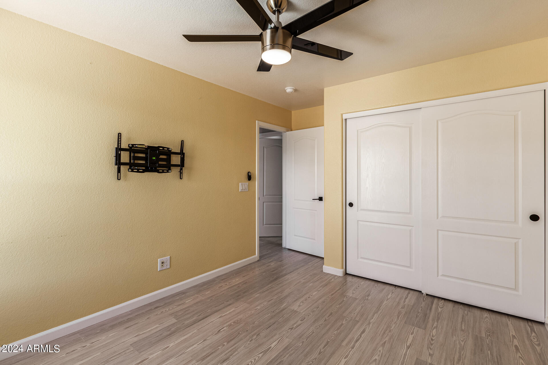 2434 W RUNNING DEER Trail