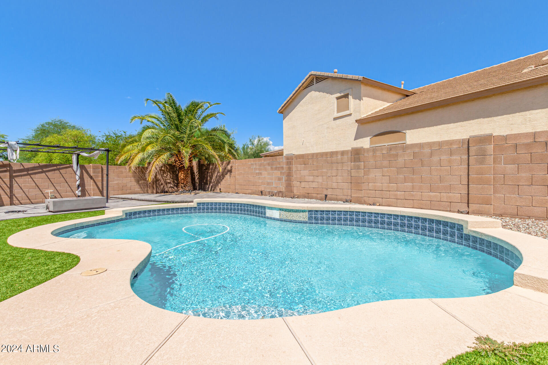 2434 W RUNNING DEER Trail