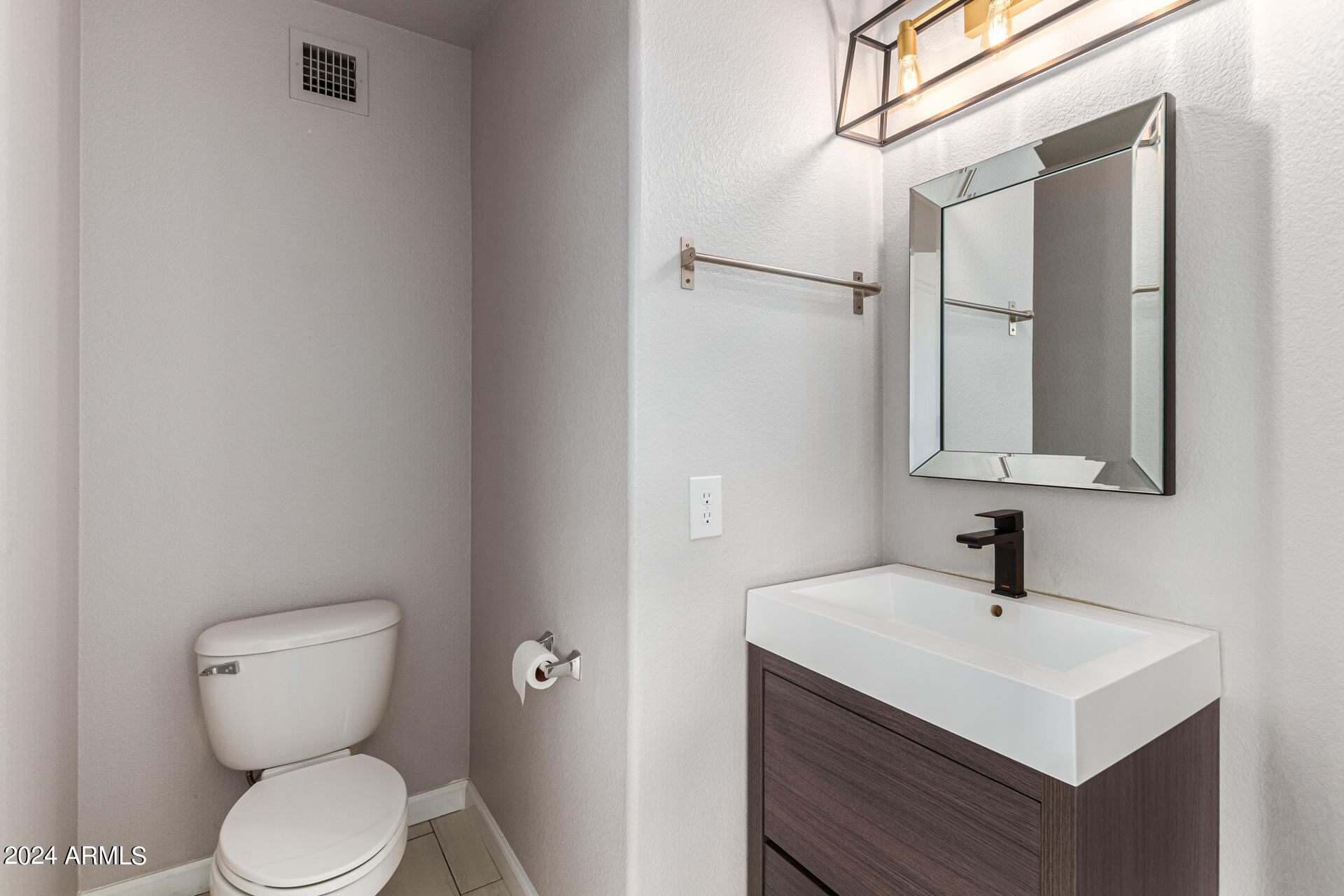 2434 W RUNNING DEER Trail
