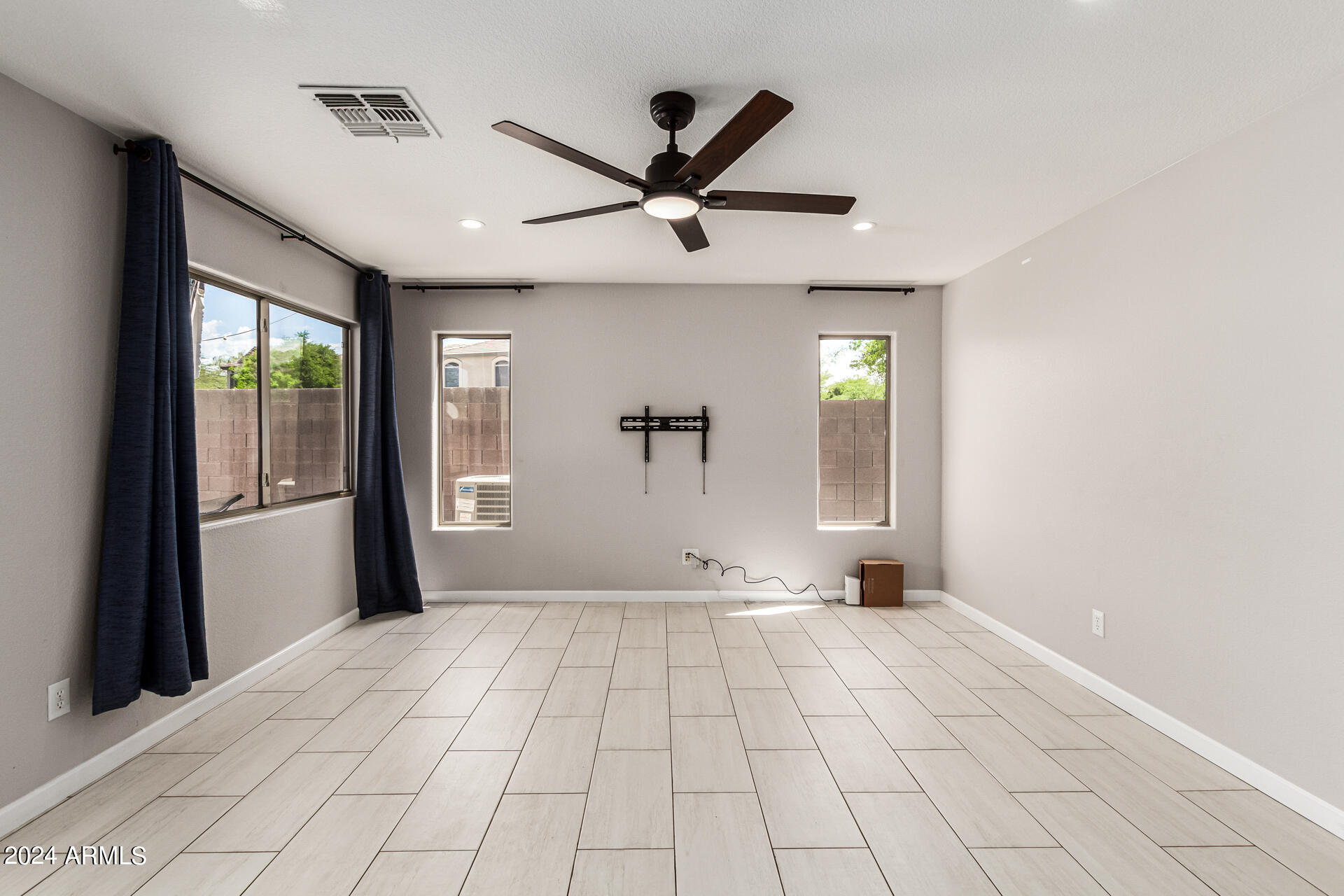 2434 W RUNNING DEER Trail