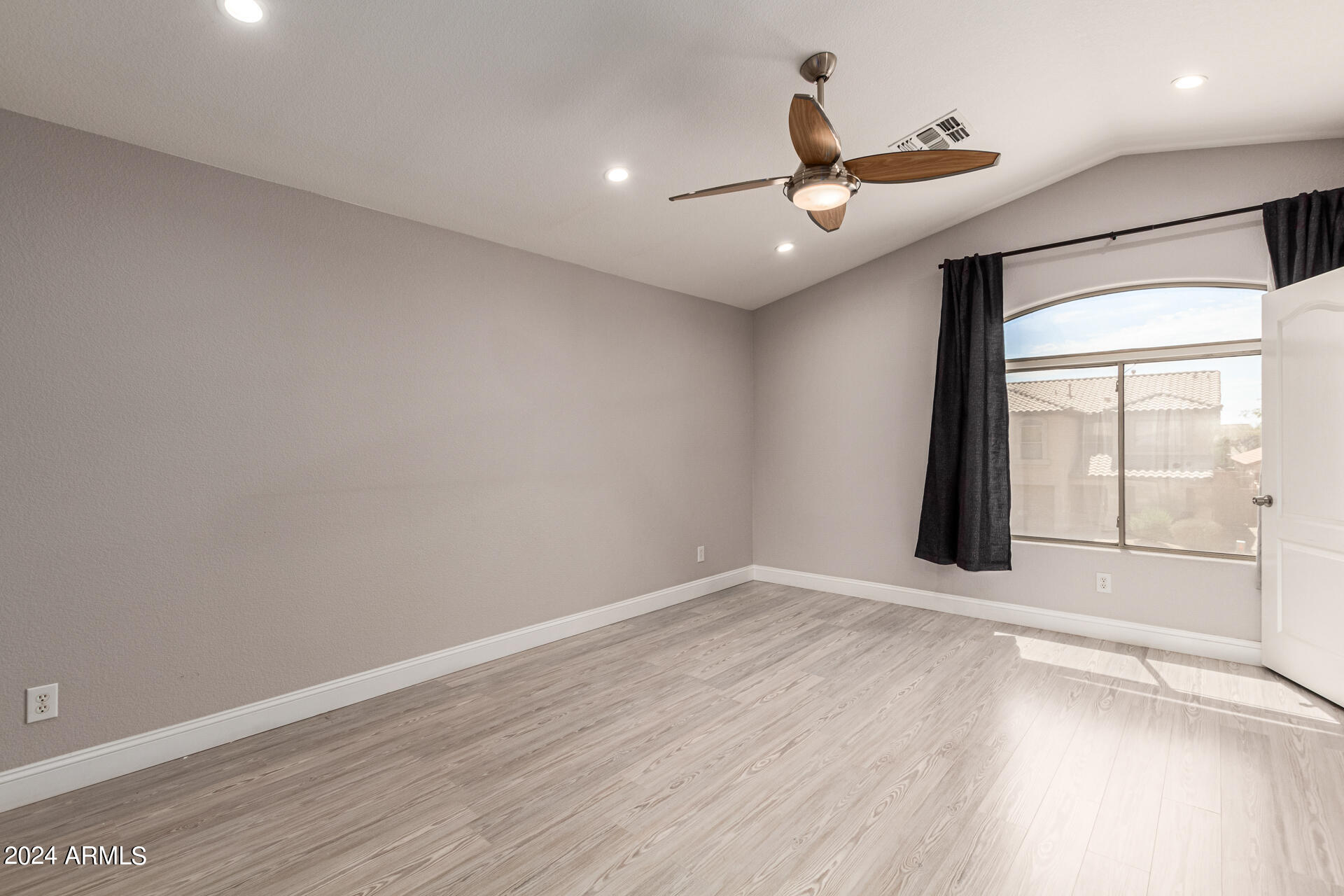 2434 W RUNNING DEER Trail