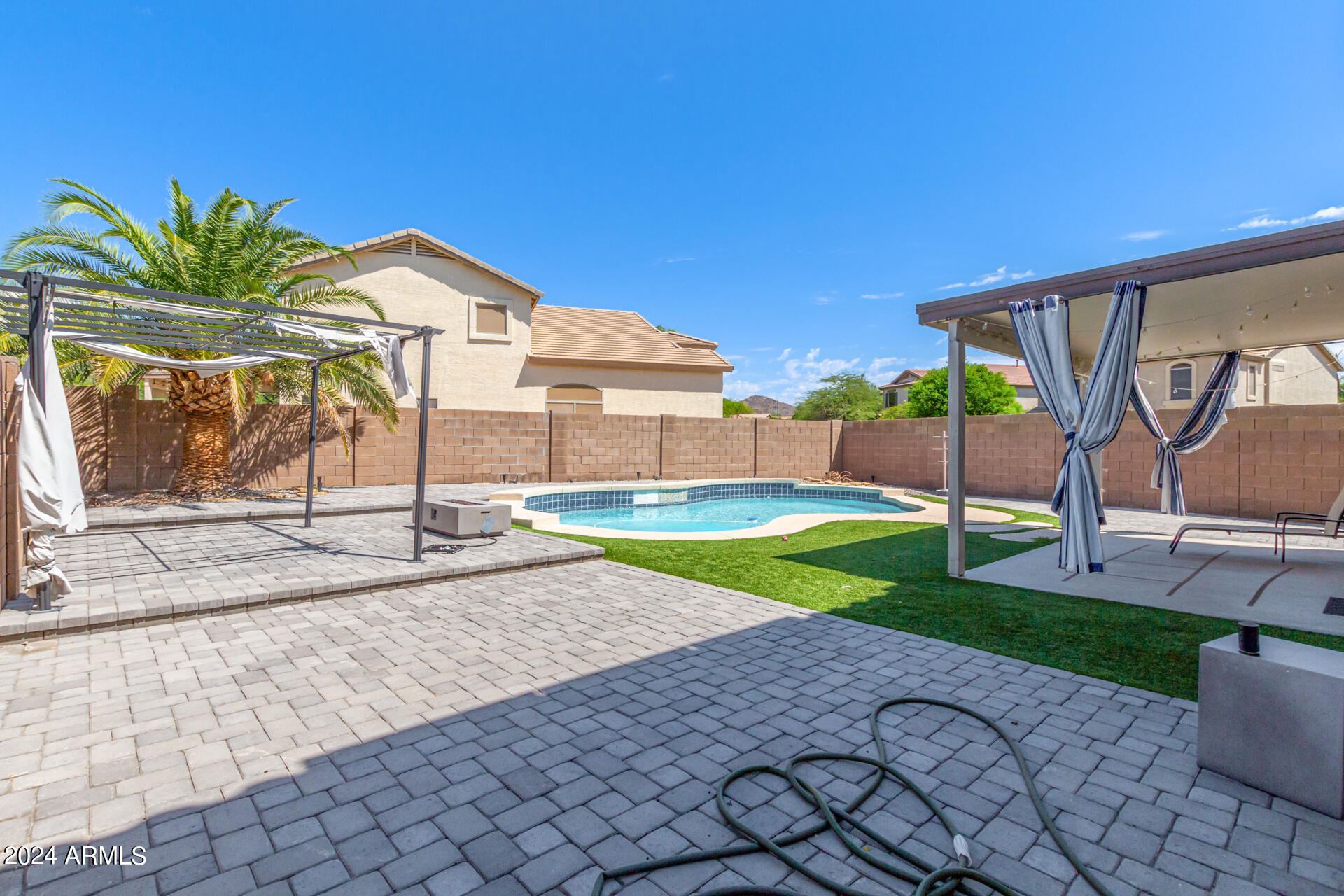2434 W RUNNING DEER Trail