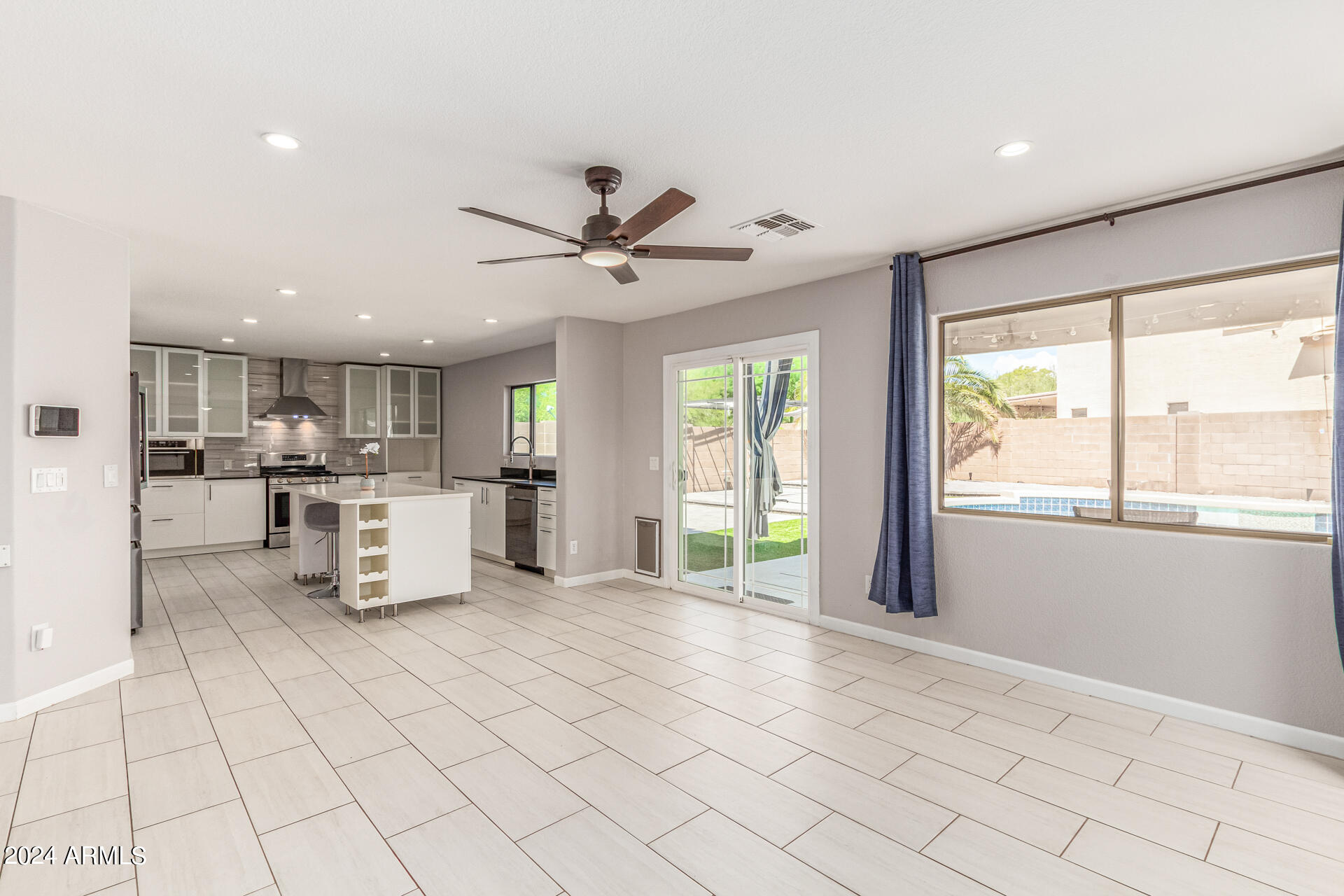 2434 W RUNNING DEER Trail