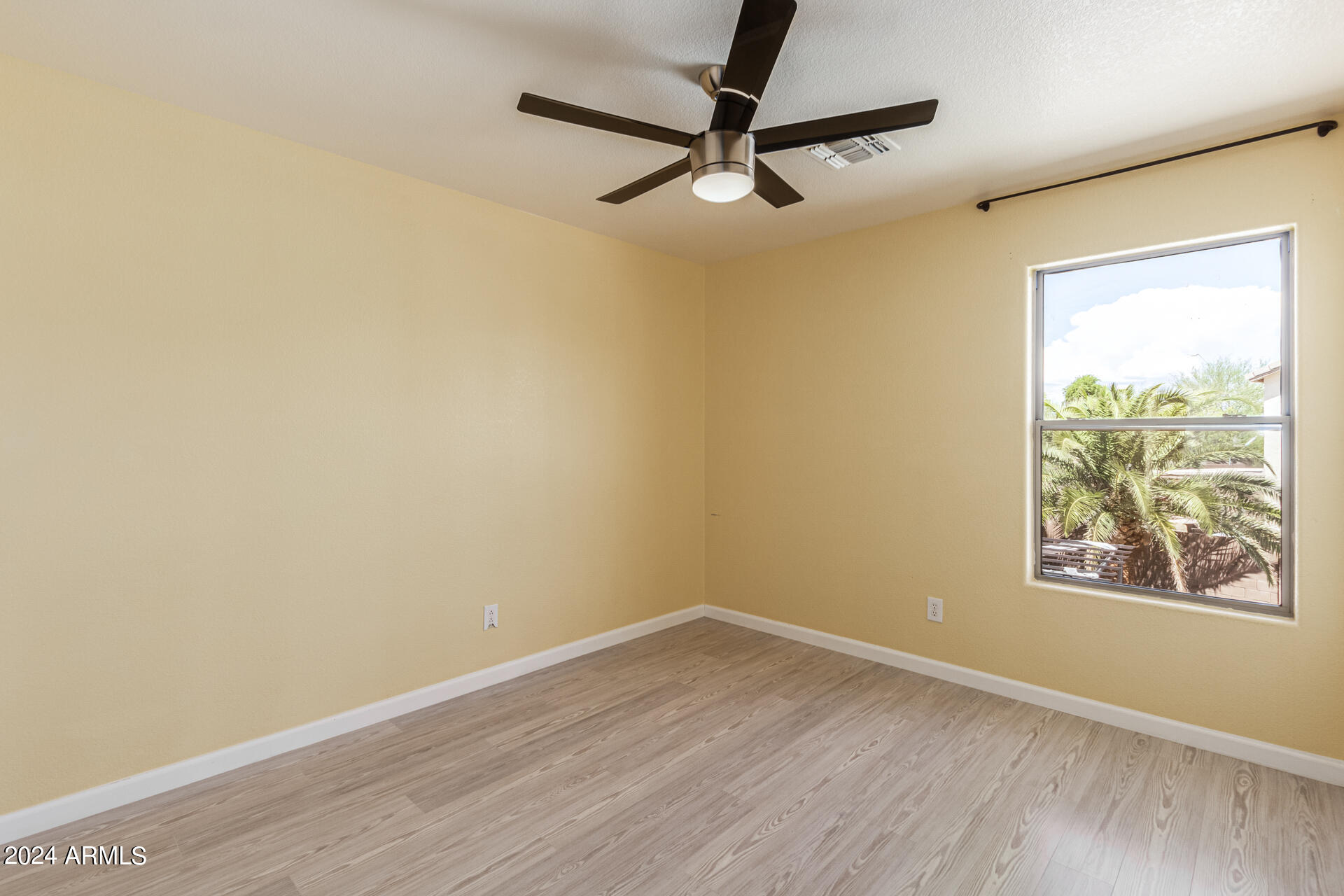 2434 W RUNNING DEER Trail