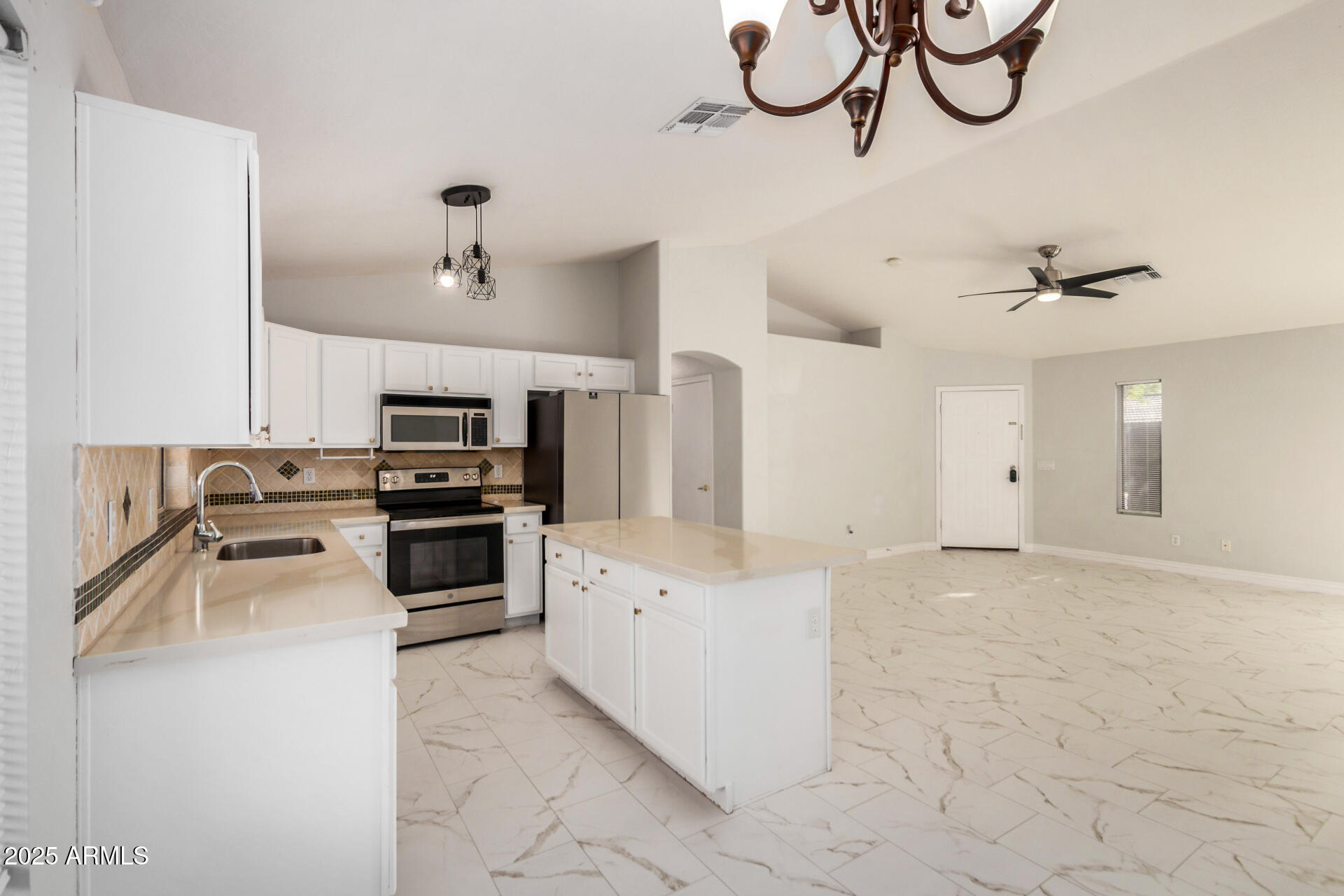 2221 E UNION HILLS Drive, 113