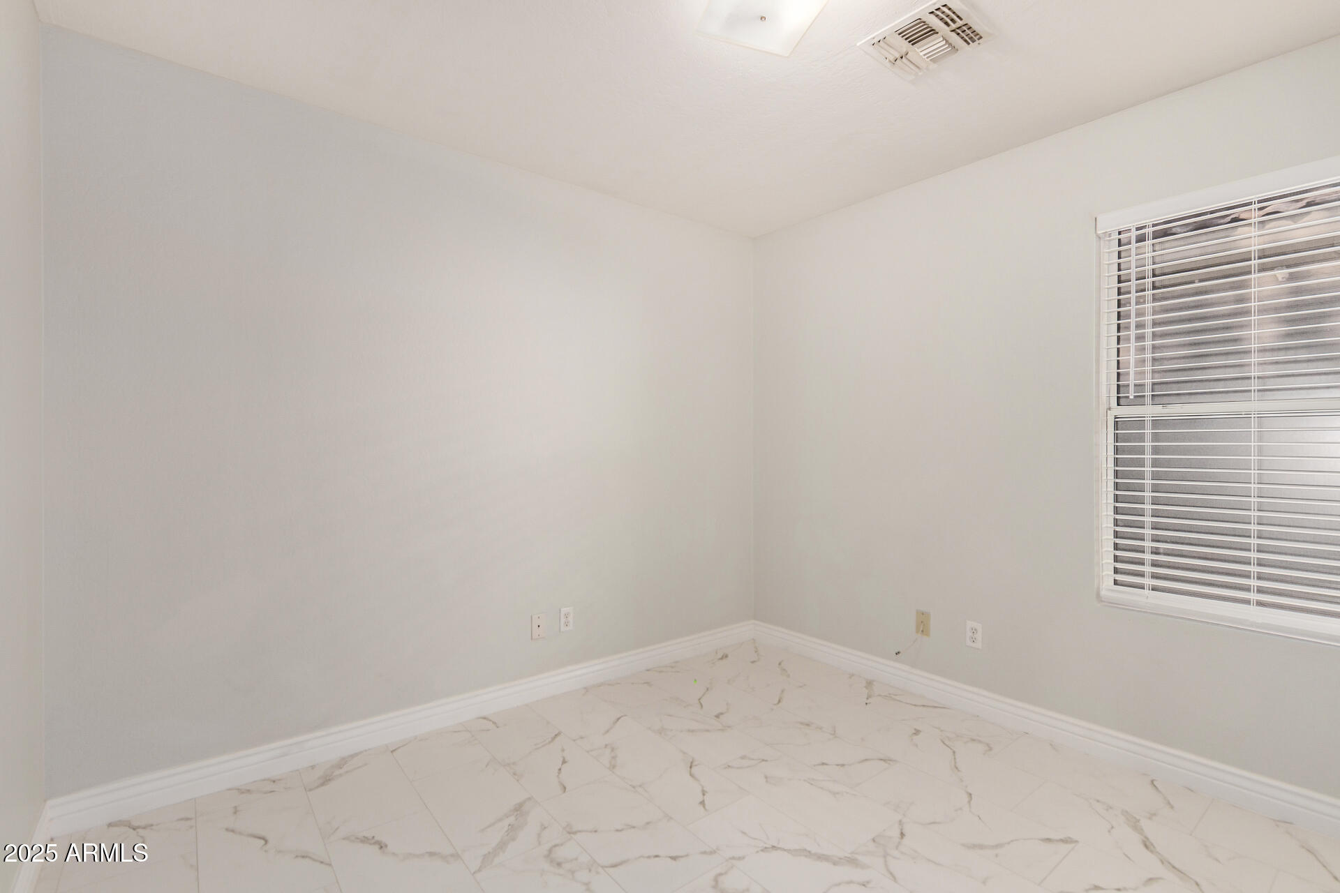 2221 E UNION HILLS Drive, 113