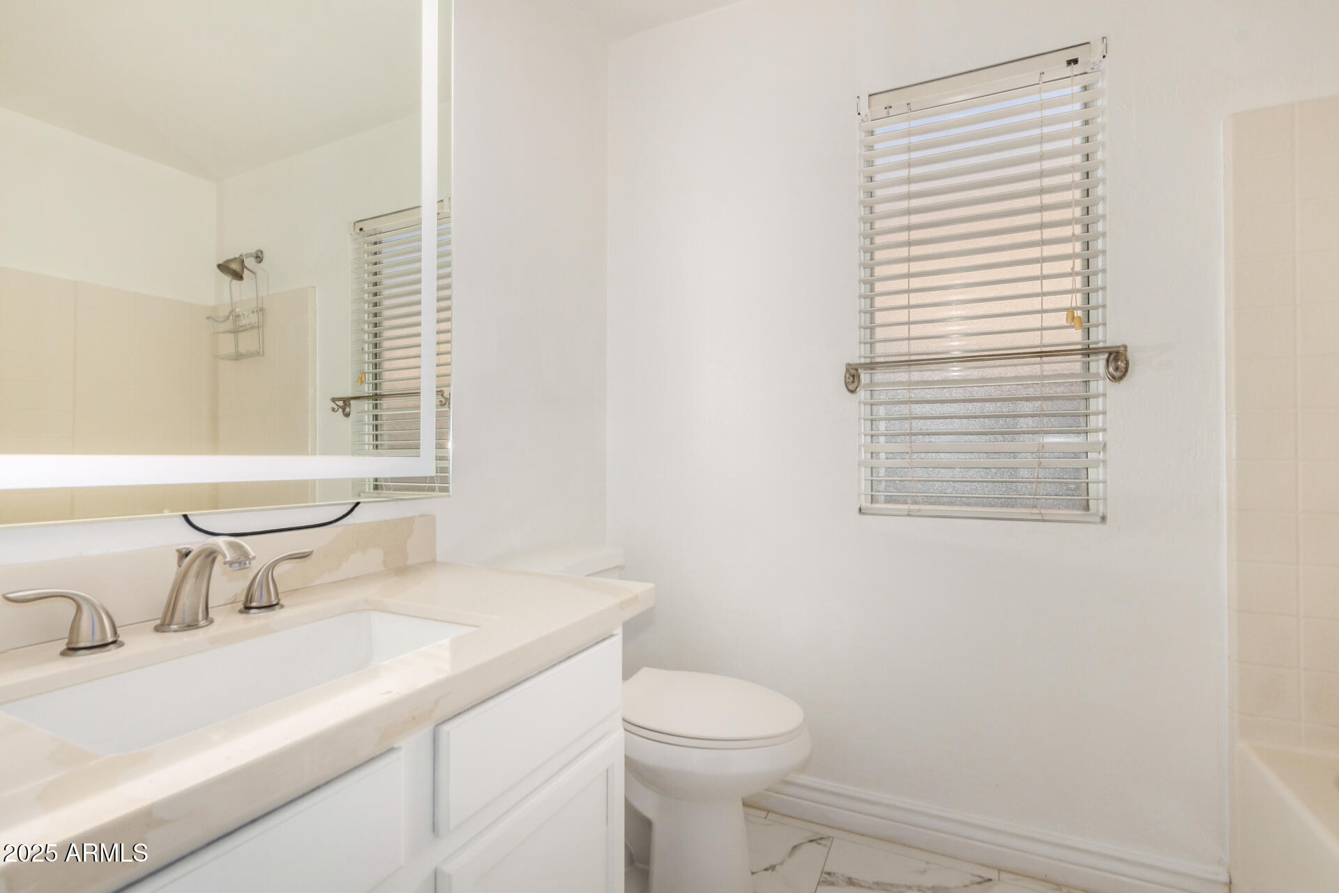 2221 E UNION HILLS Drive, 113