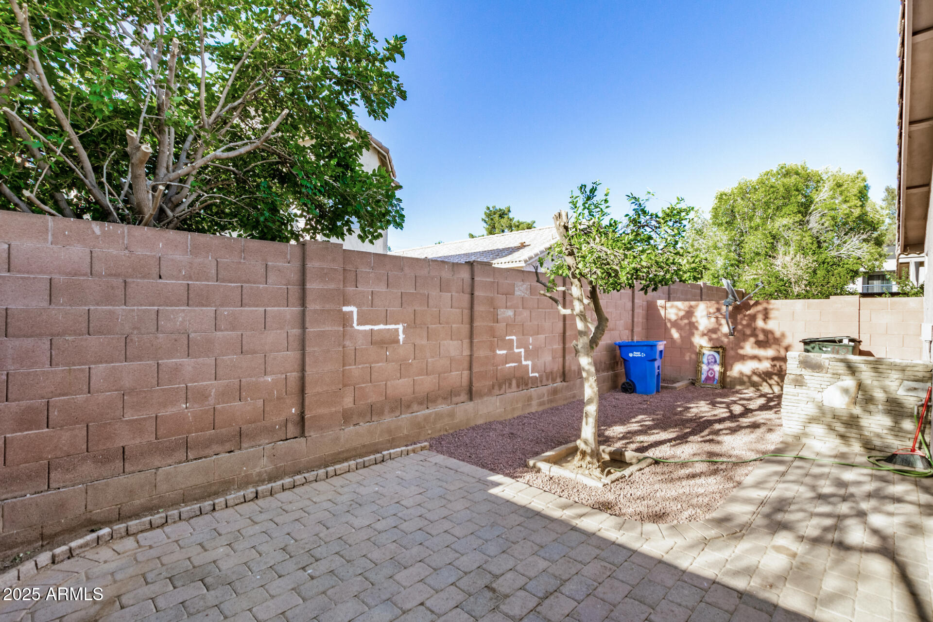 2221 E UNION HILLS Drive, 113