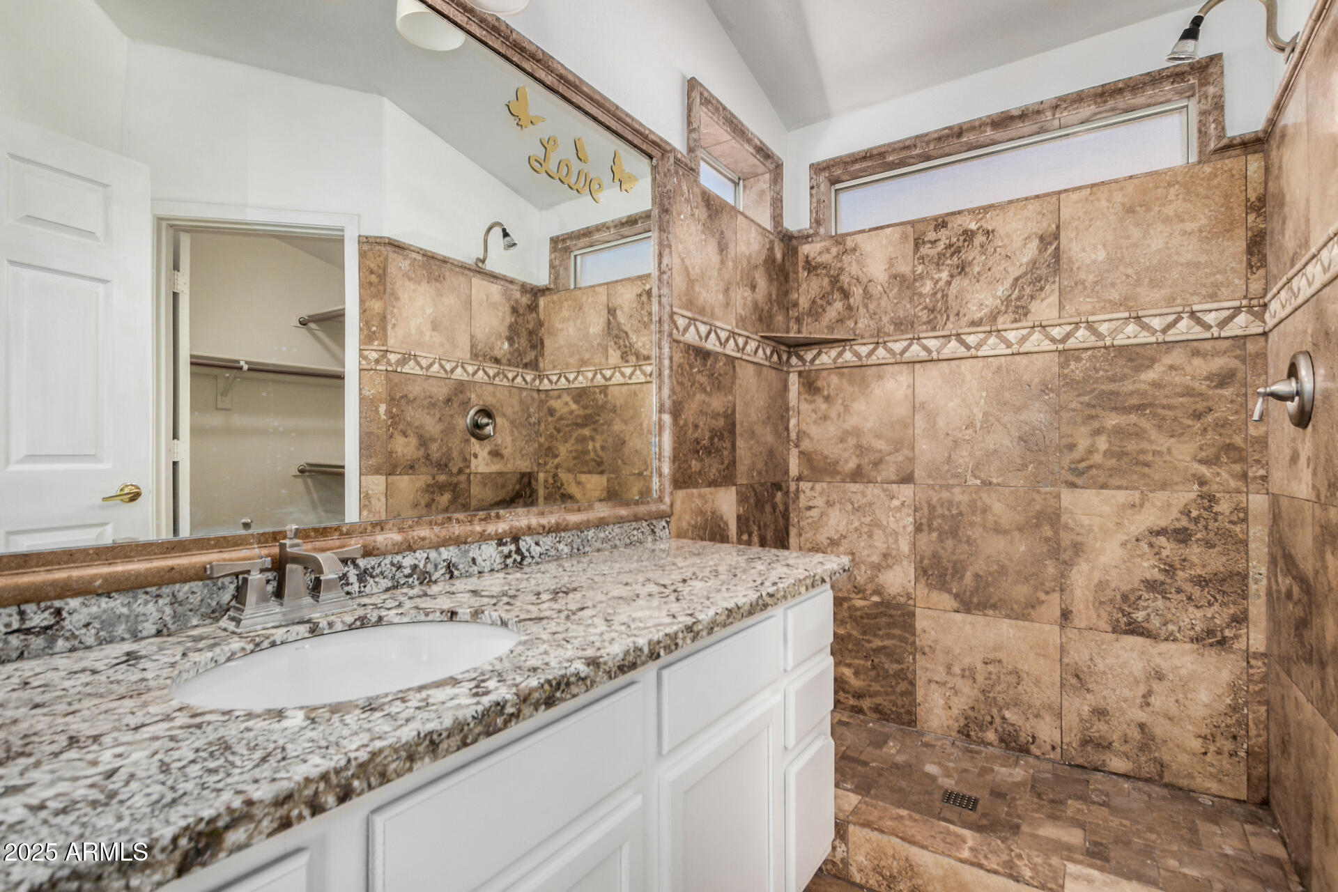 2221 E UNION HILLS Drive, 113